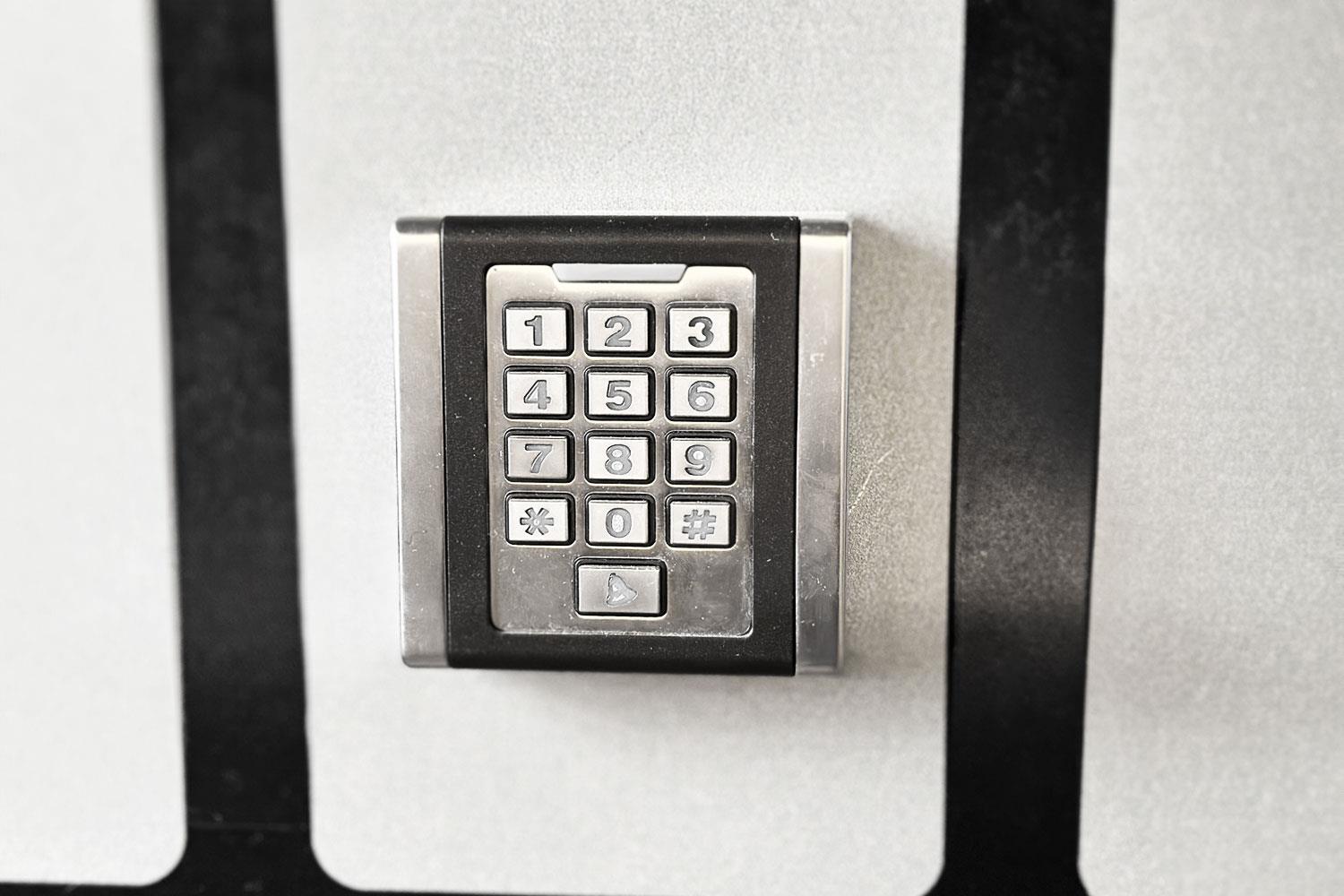 Kartlı ve Şifreli Access Geçiş Kontrol Cihazı