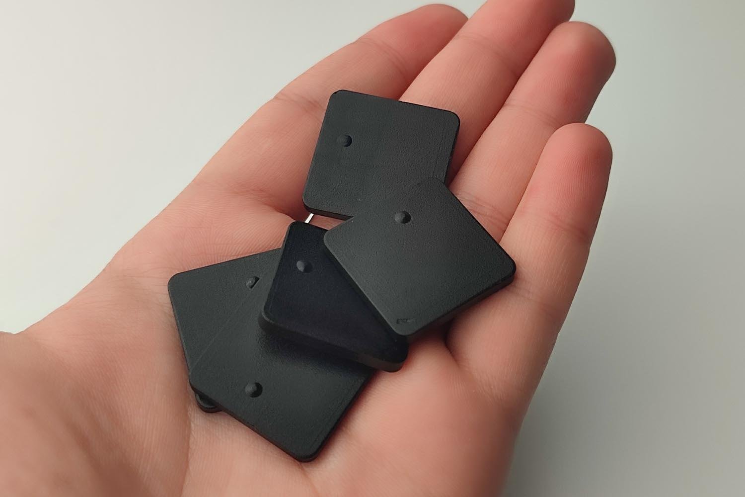 Lojistikte Seramik RFID Etiket 25x25x3mm