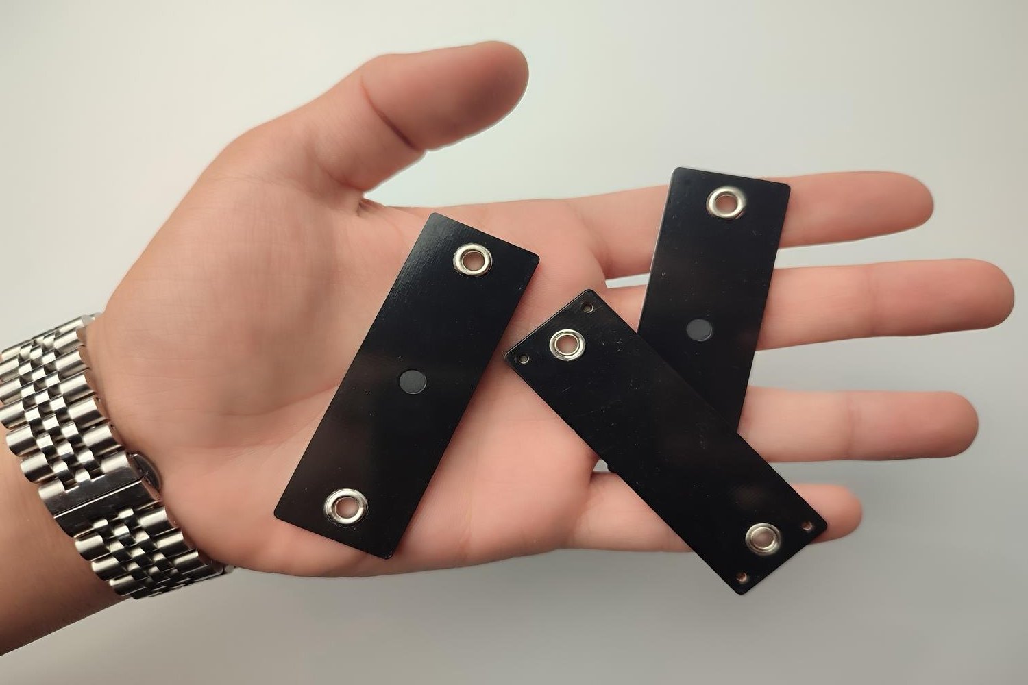 Long Range PCB RFID Tracking Tag with Metal Slot