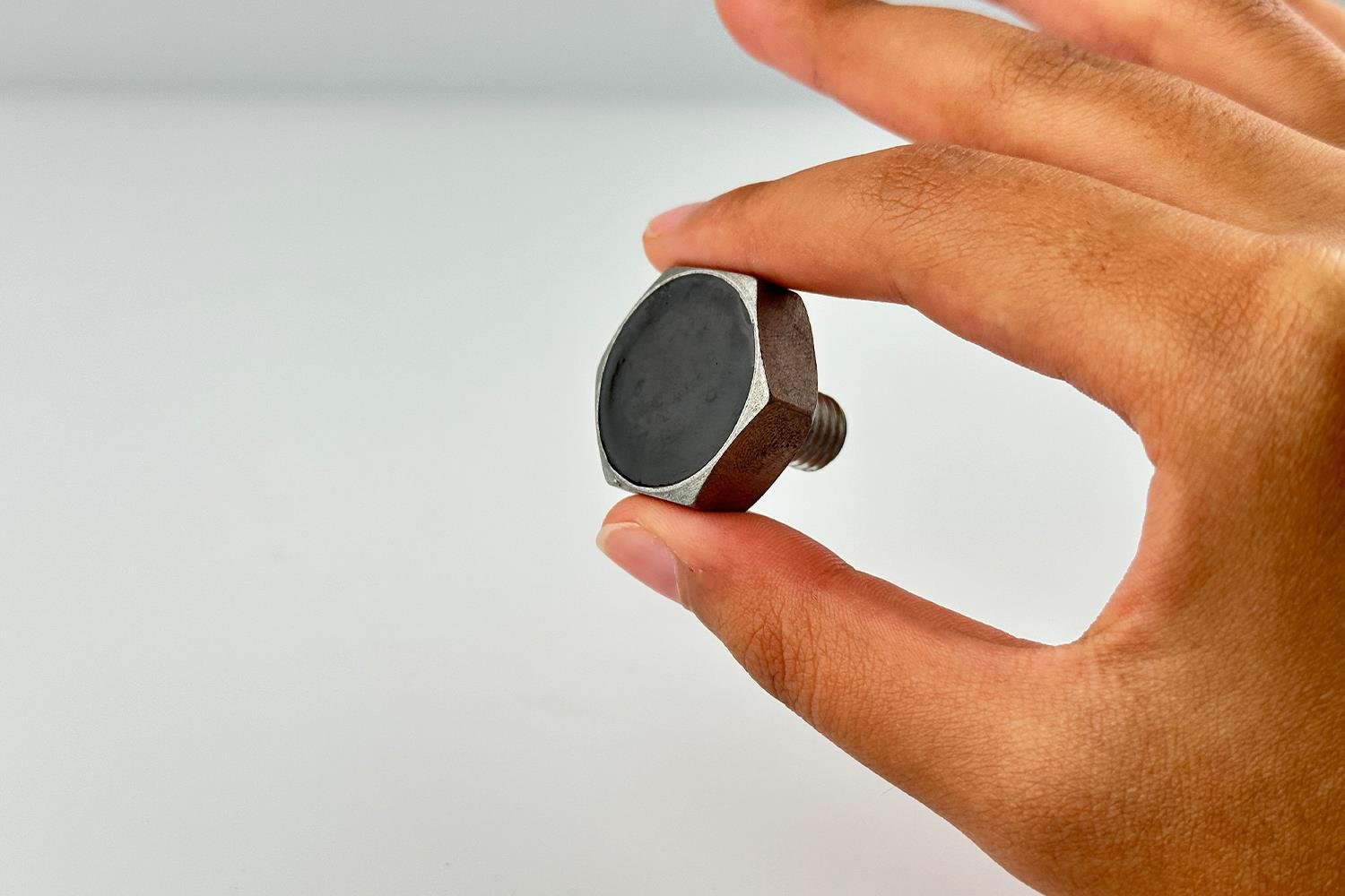 Metal Yüzeyler için RFID Vida Etiketi