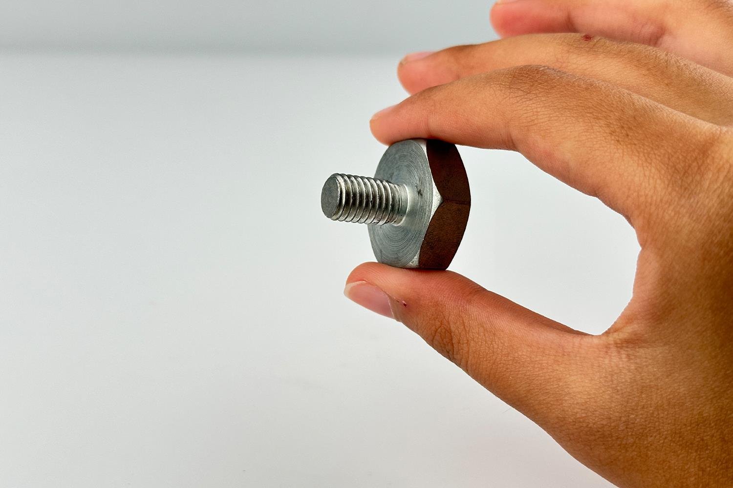 Metal Yüzeyler için RFID Vida Etiketi
