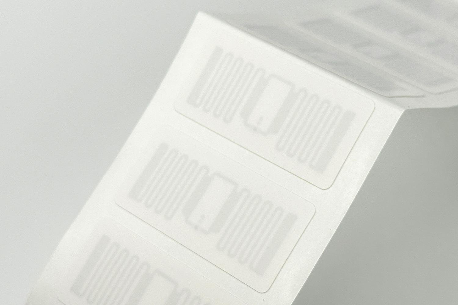 MR6P 46x22 mm Güçlü Yapışkanlı UHF RFID Etiketi