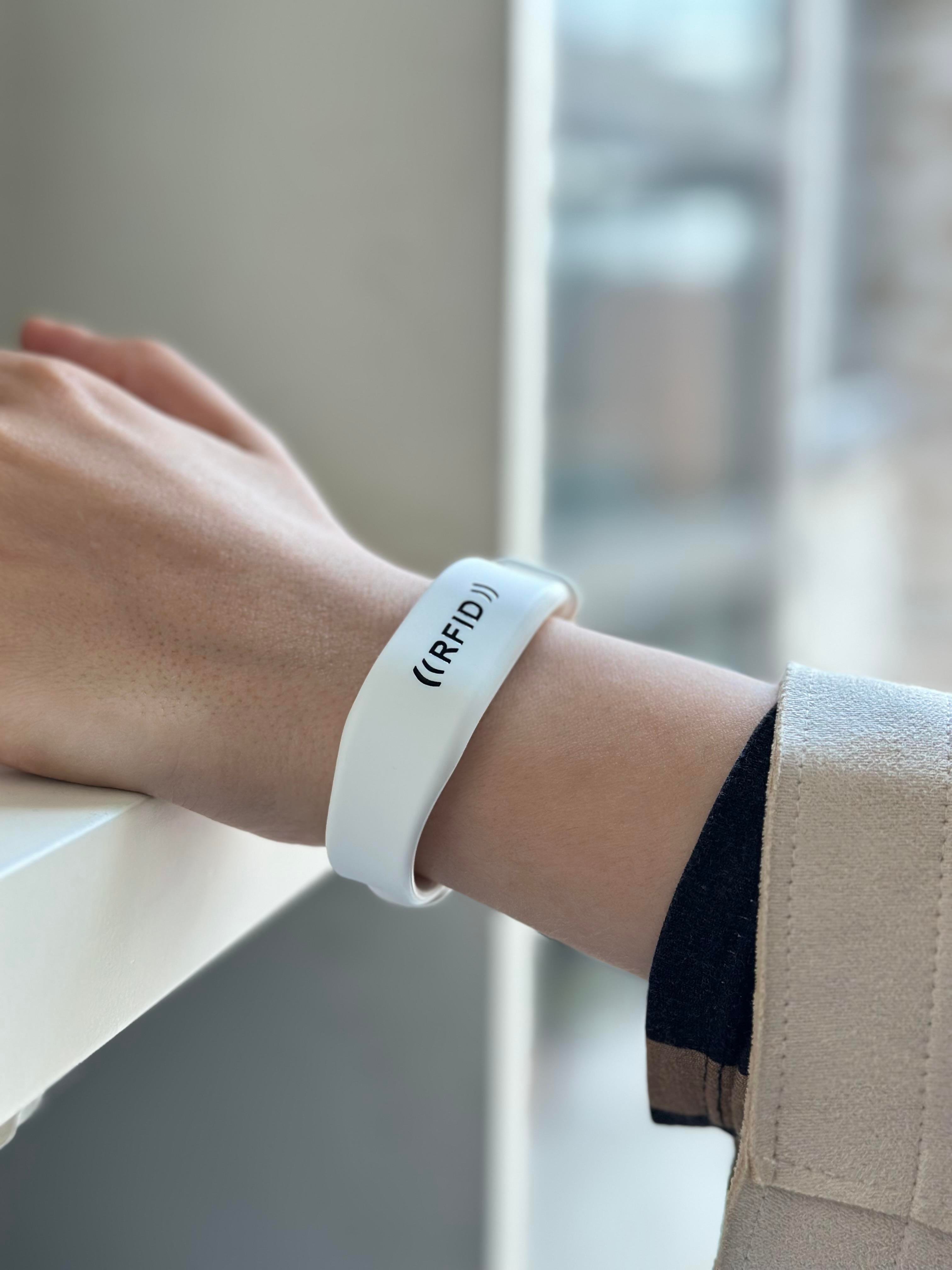 NFC / HF RFID Bileklik beyaz HR002