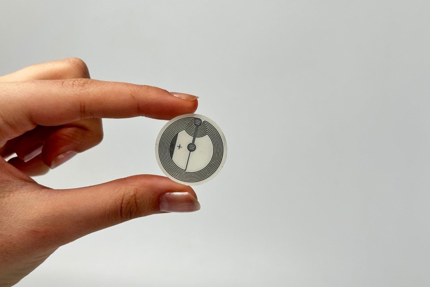 NFC UHF Söküldüğünde Parçalanan Etiket