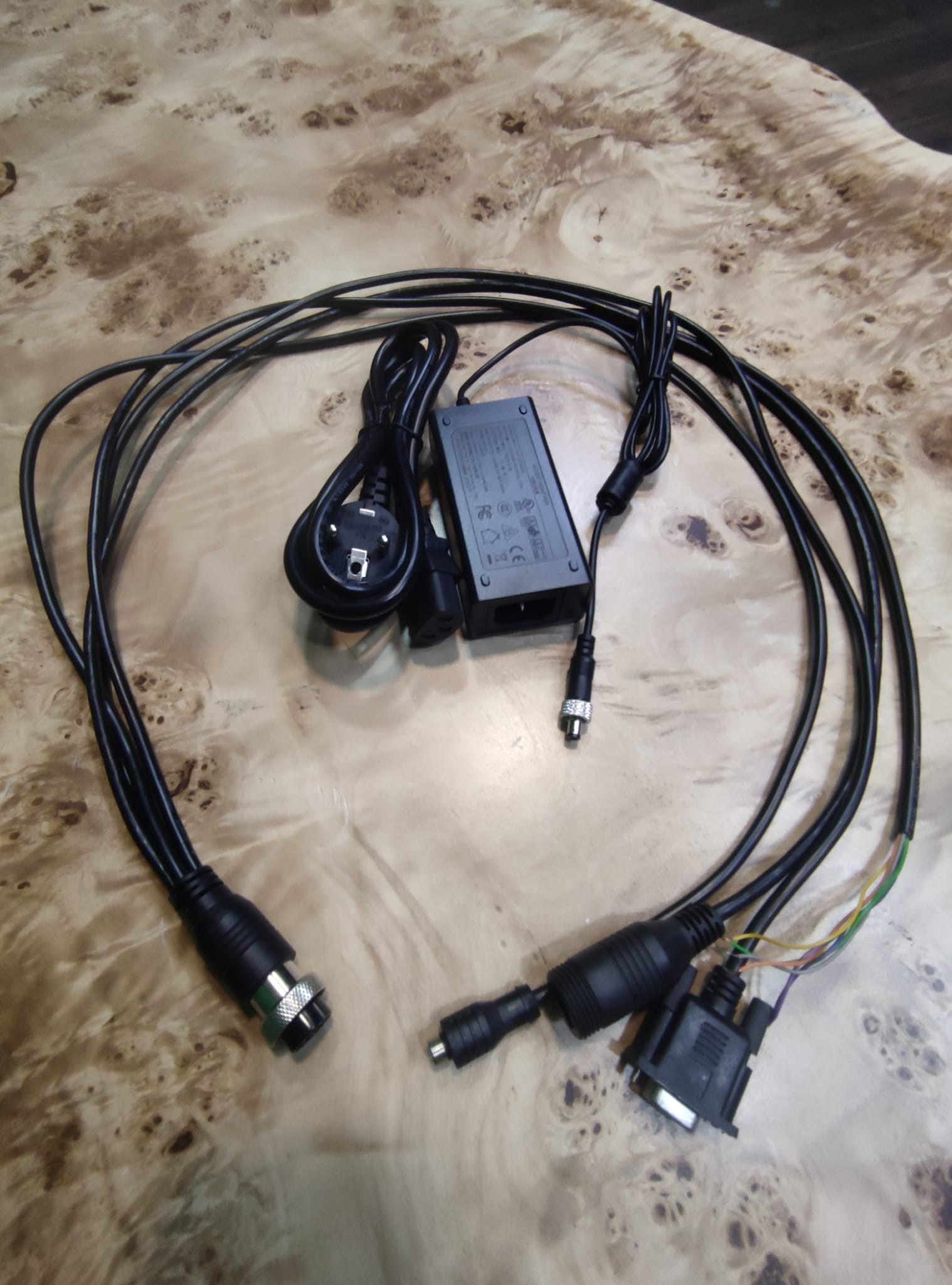 RD88 Entegre UHF Rfid Okuyuculu 12 Dbi Anten