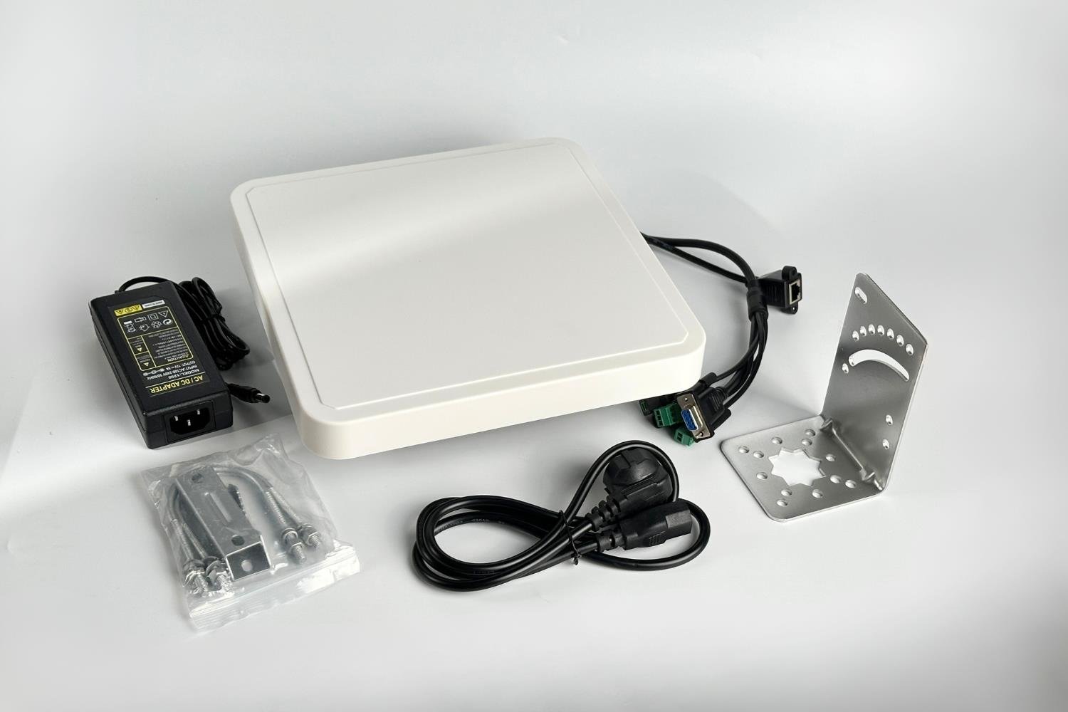 RFGATE Endüstriyel UHF RFID Cihazı – RGR6909T Entegre Okuyucu ve Kodlayıcı