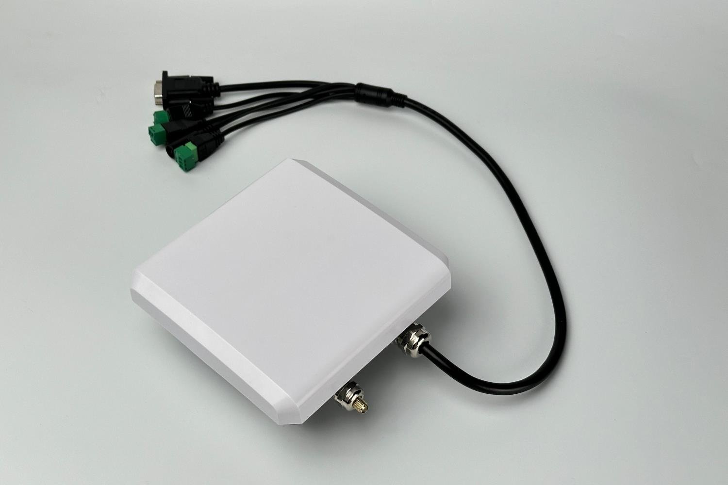 RFGATE RGR609W WiFi Destekli Endüstriyel UHF RFID Okuyucu