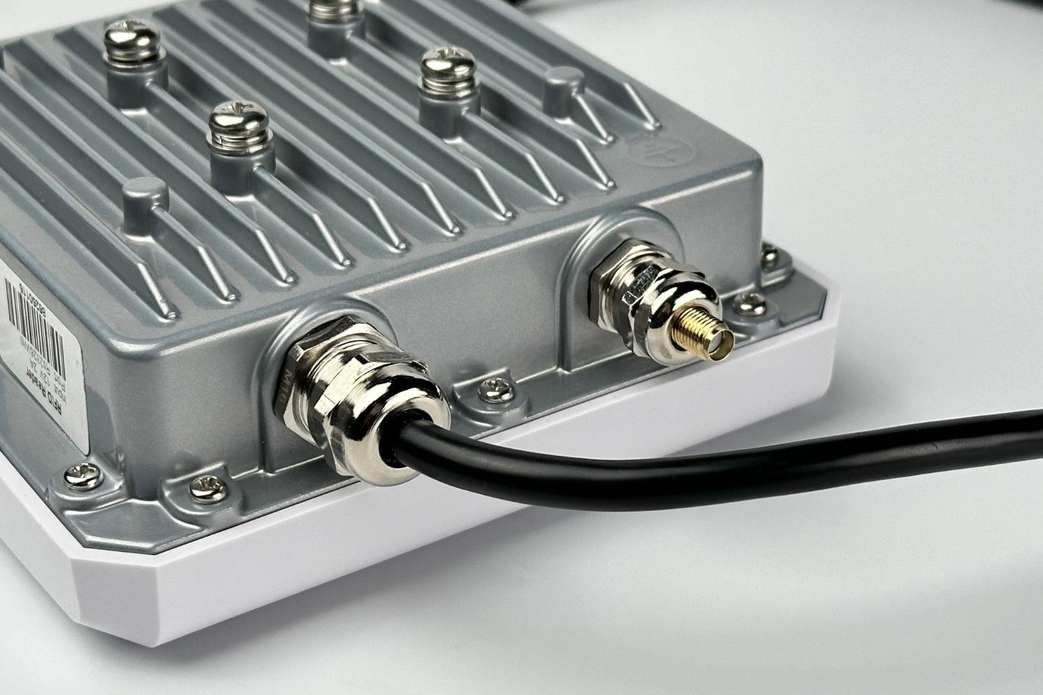 RFGATE RGR609W WiFi Destekli Endüstriyel UHF RFID Okuyucu