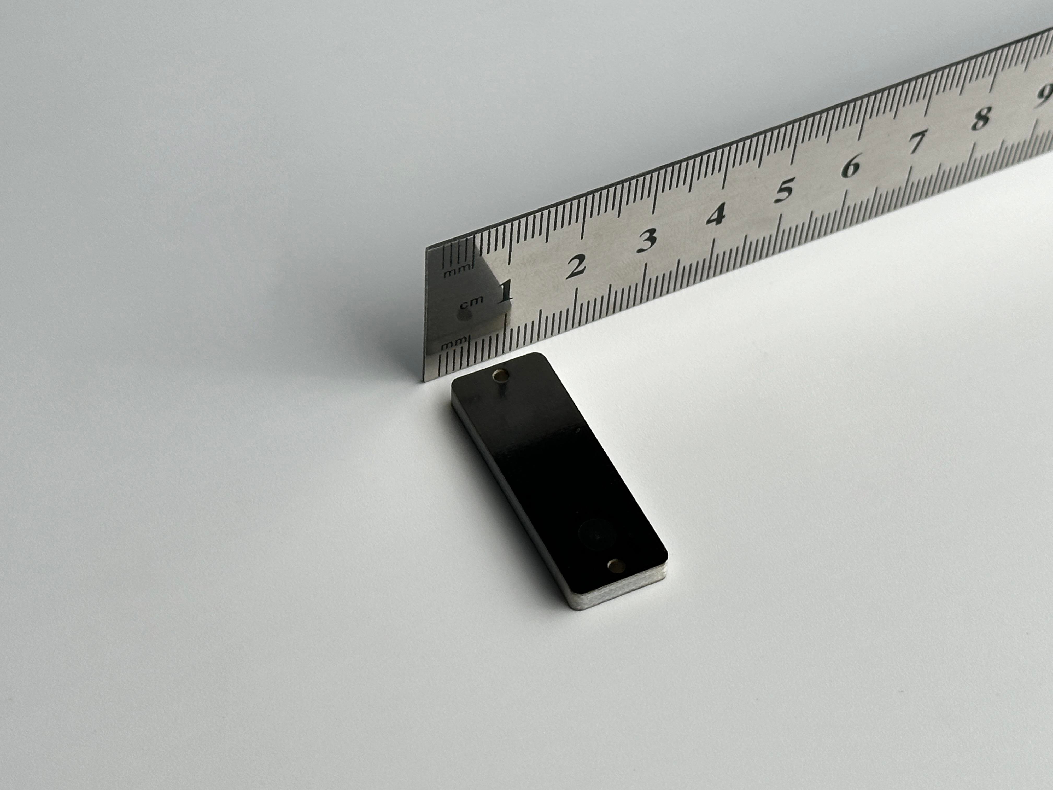 RFGate UHF Metal Üstü Gen2 RFID Etiket 33x10mm