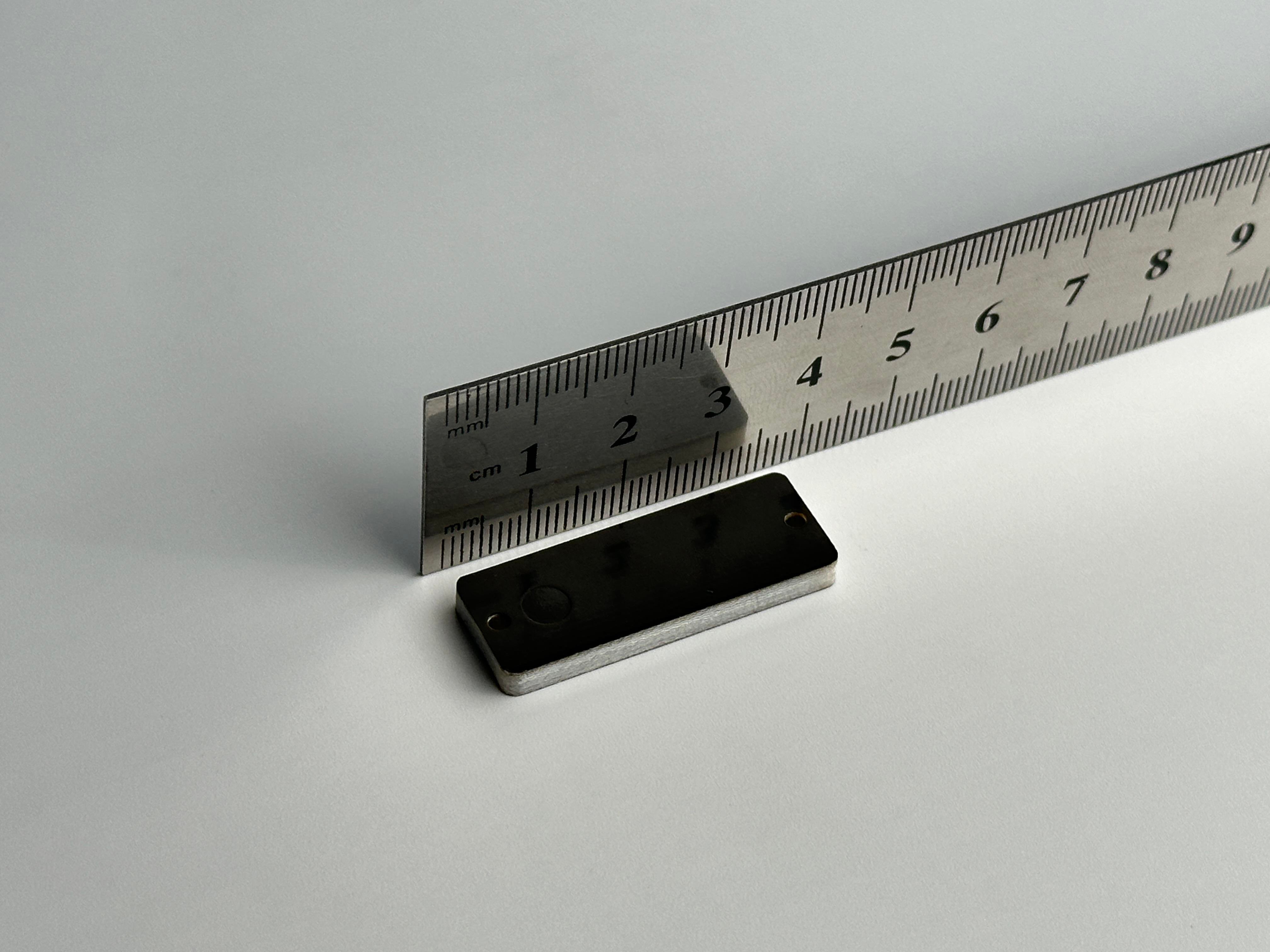 RFGate UHF Metal Üstü Gen2 RFID Etiket 33x10mm