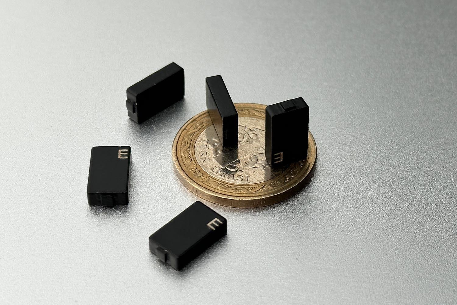 RFID Seramik Sert UHF Etiket 12x7x3mm