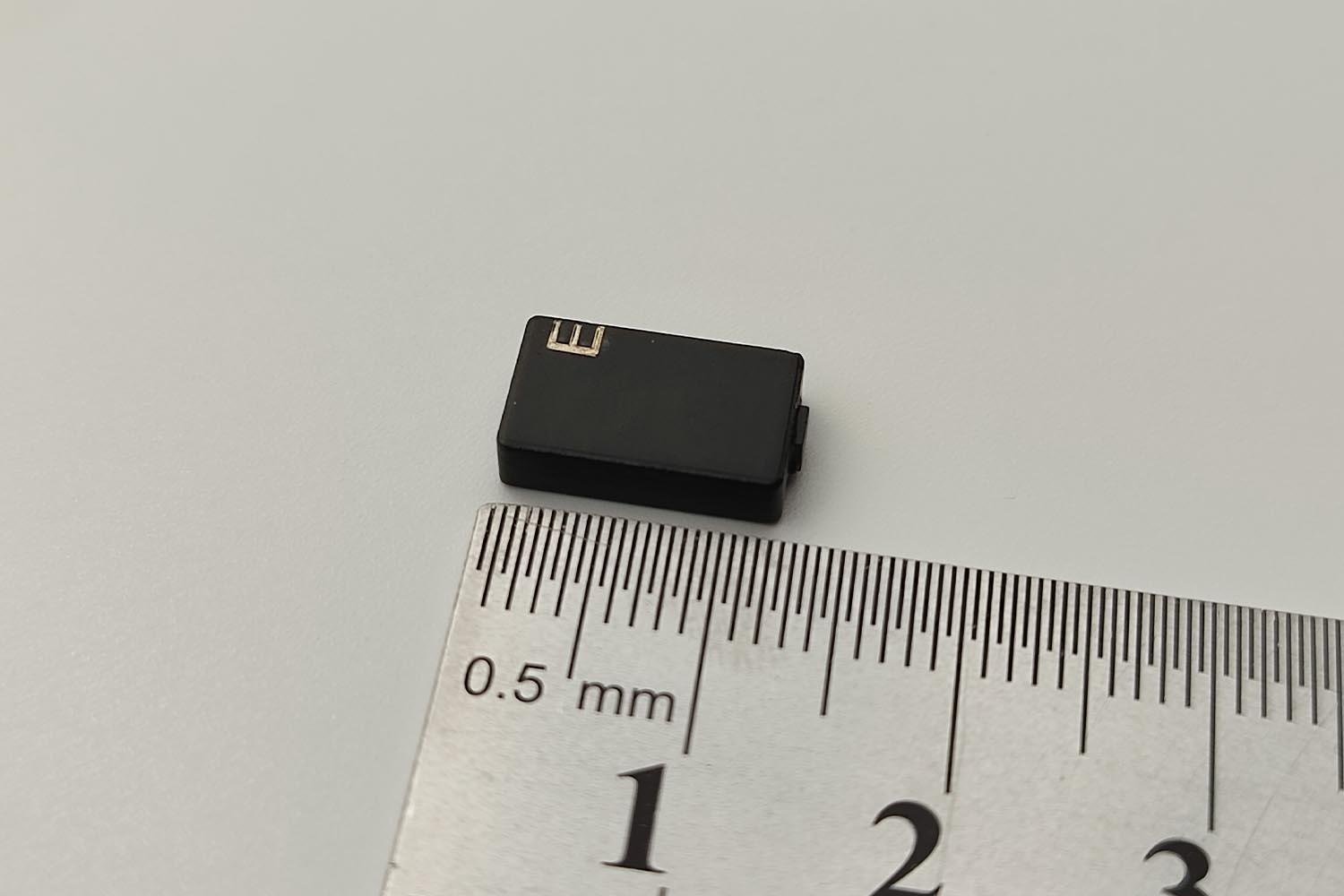 RFID Seramik Sert UHF Etiket 12x7x3mm