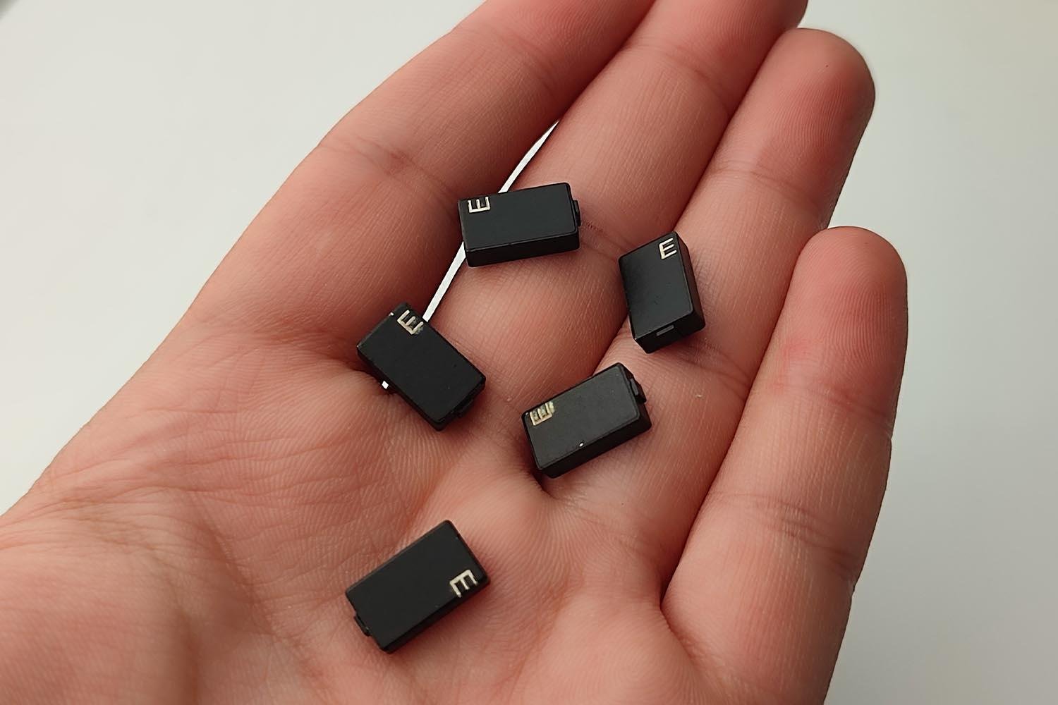 RFID Seramik Sert UHF Etiket 12x7x3mm