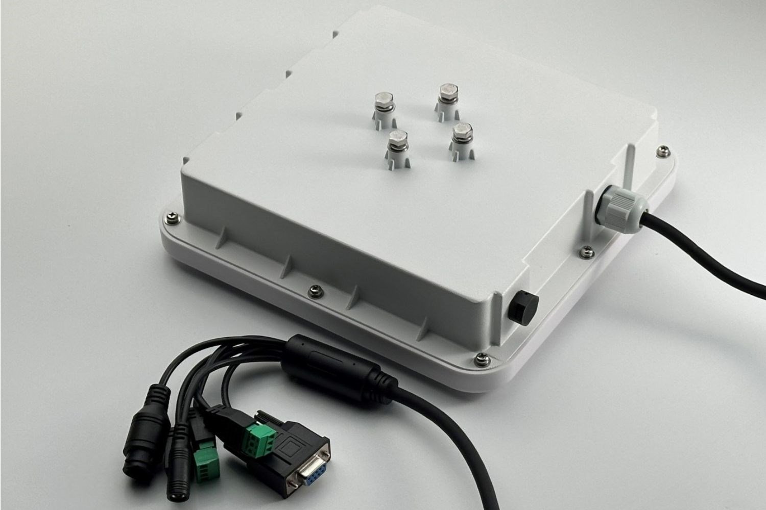RGR 89Q 9 dBi UHF RFID Entegre Okuyucu – PR9200, RJ45 ve RS232