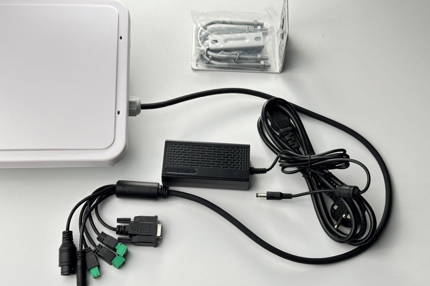 RGR 89Q 9 dBi UHF RFID Entegre Okuyucu – PR9200, RJ45 ve RS232