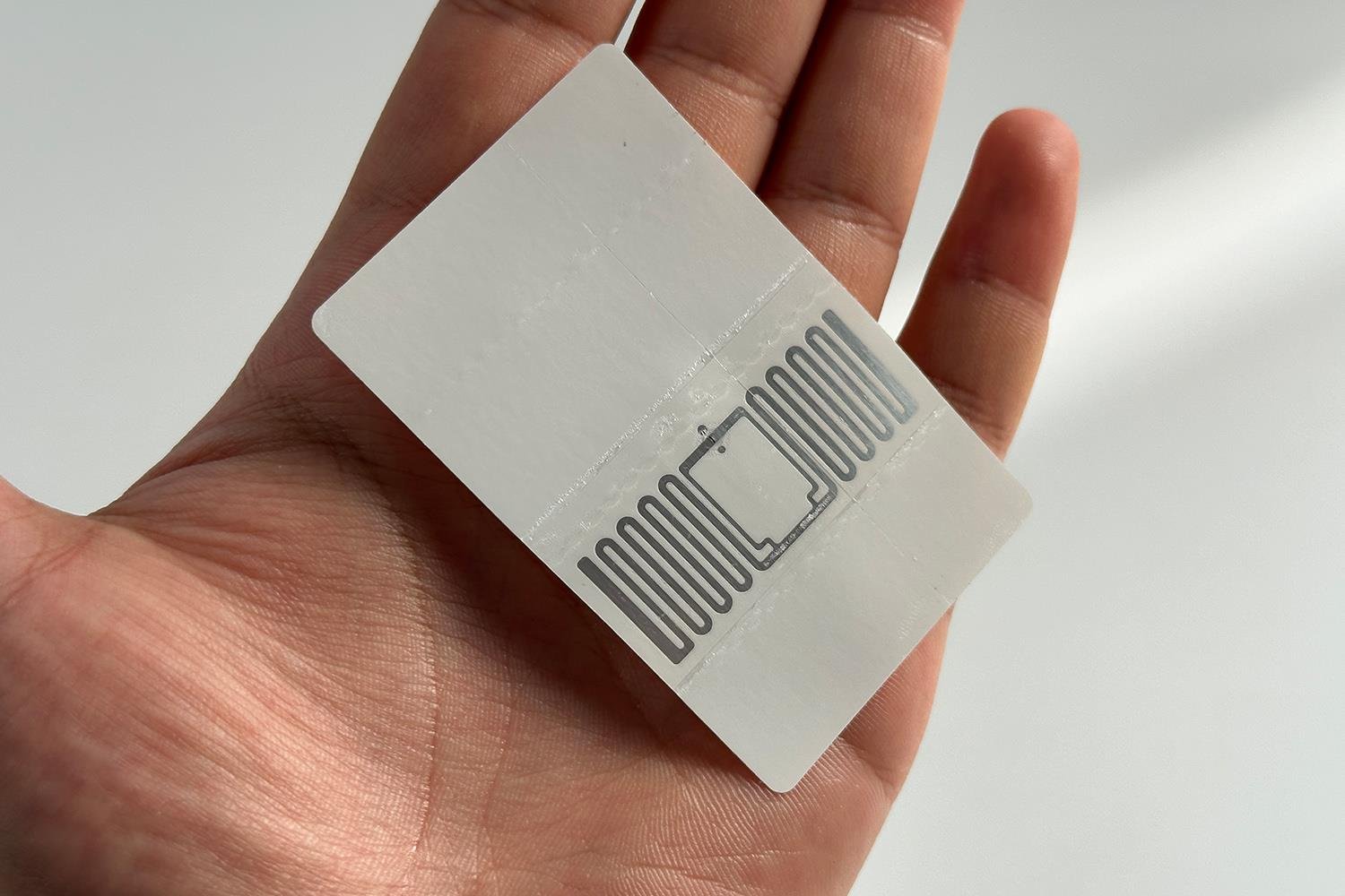 Sıvı İçerikli Cam ve Pet Ürünler için RFID Bayrak Etiket