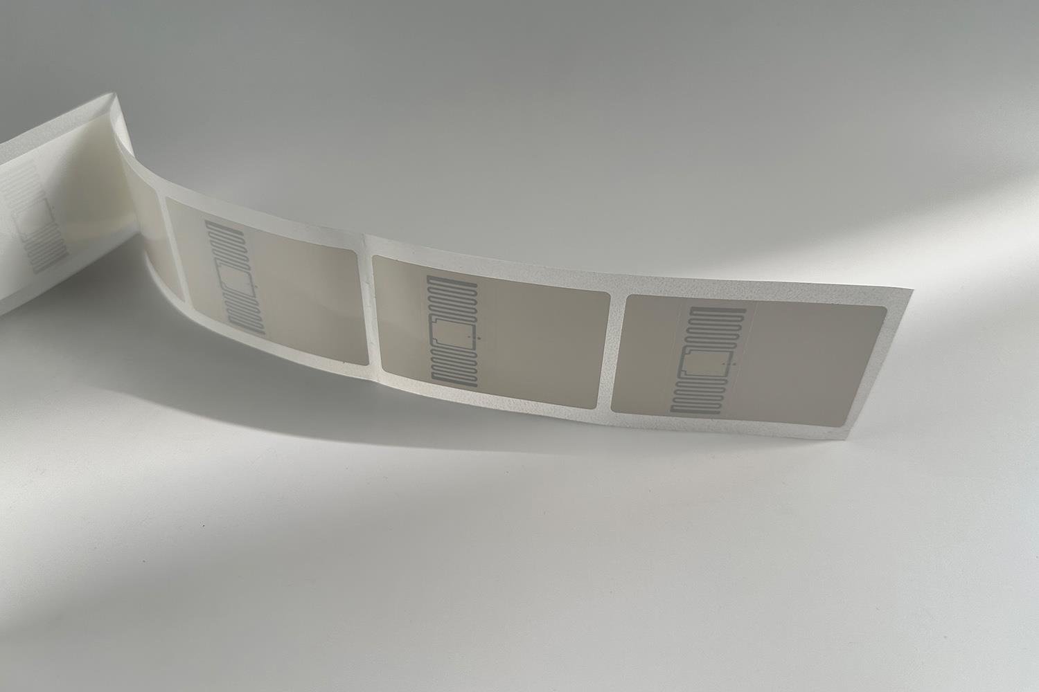 Sıvı İçerikli Cam ve Pet Ürünler için RFID Bayrak Etiket