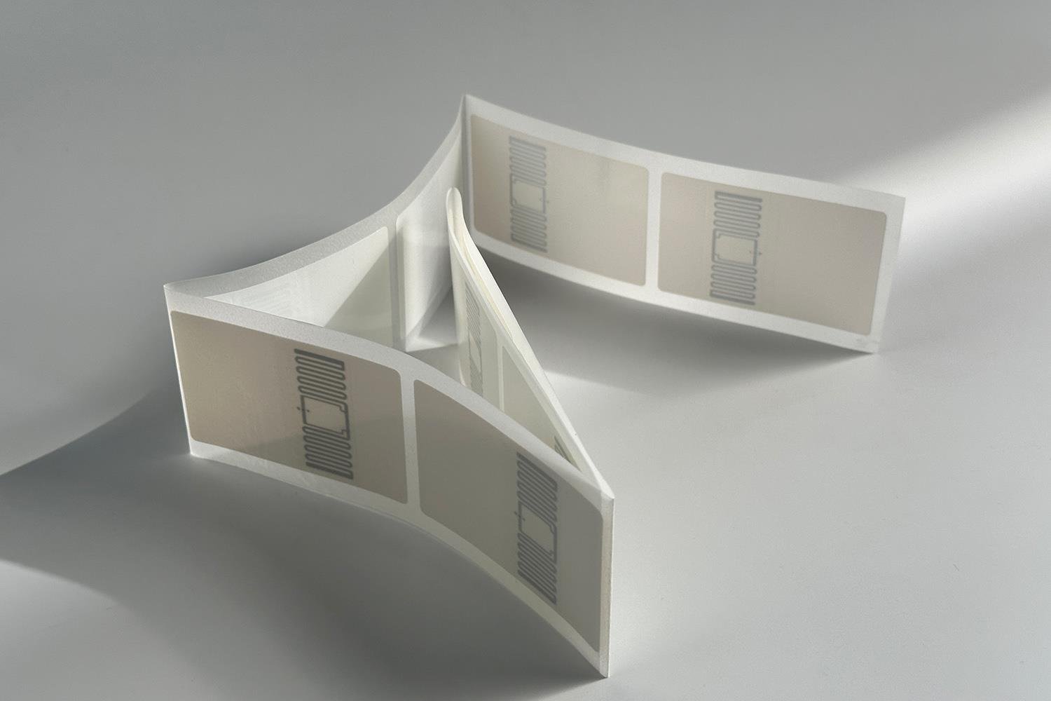 Sıvı İçerikli Cam ve Pet Ürünler için RFID Bayrak Etiket