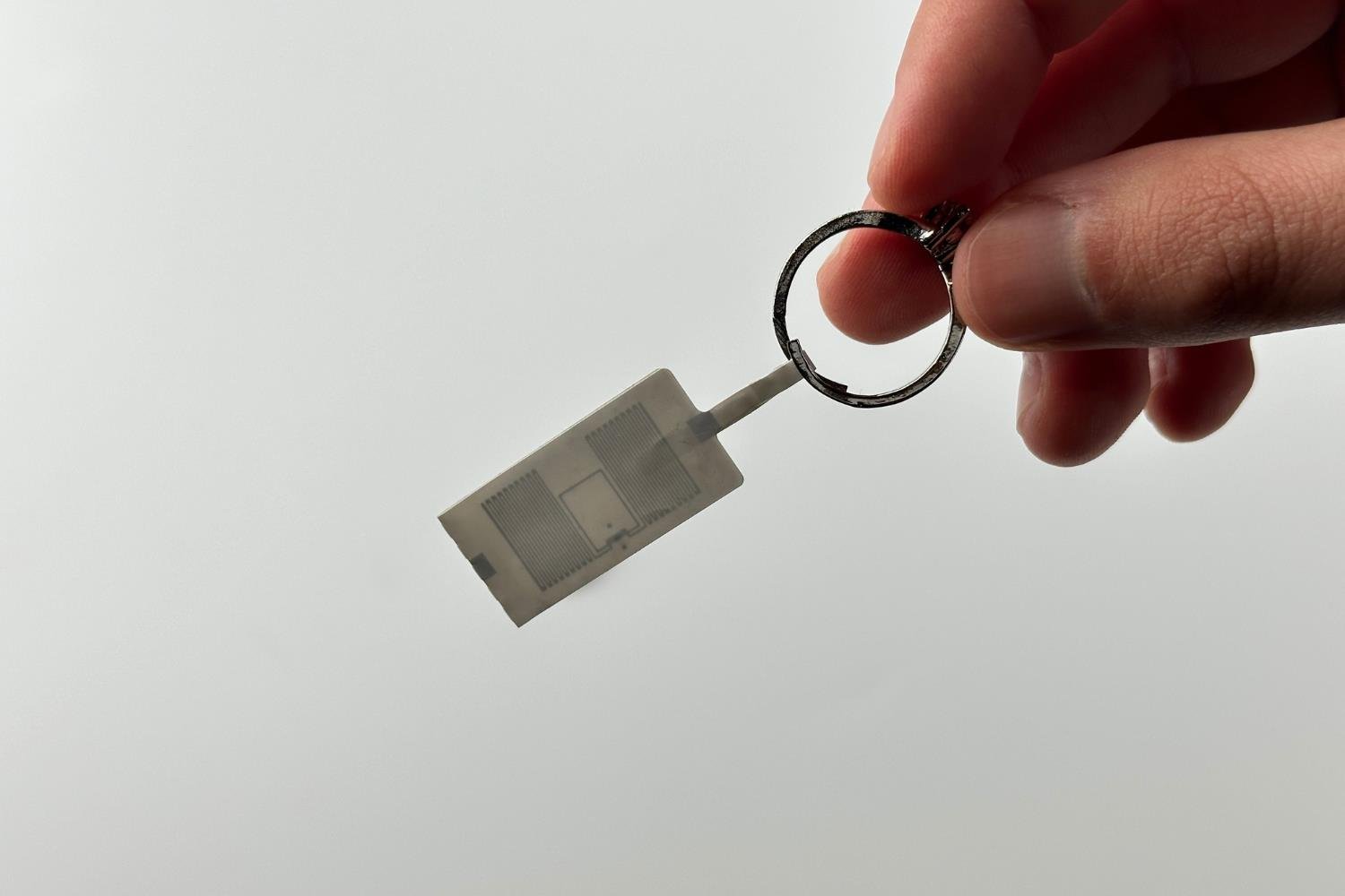 T73J UHF RFID Kuyum Etiketi 38x21mm
