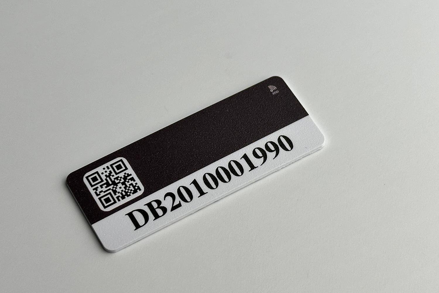 UHF PVC Kart Yapışkanlı Demirbaş Etiketi - U8 + QR + Kodlu