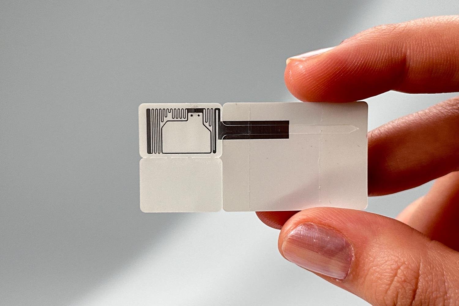 UHF RFID Kuyum Etiketi – U9XE Çipli, 66x26 mm Boyut
