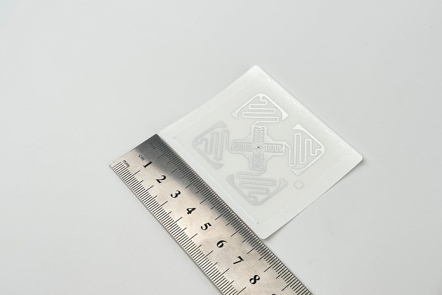  MR6P Yüksek Performanslı 46x22 mm UHF RFID Etiketi