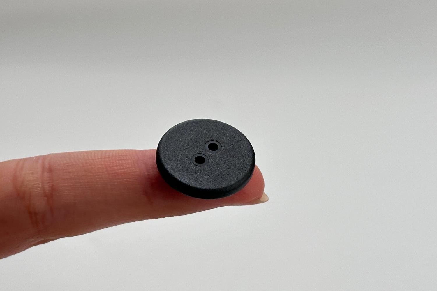 Yüksek Performanslı 20mm NTAG213 NFC Tag İki Delikli