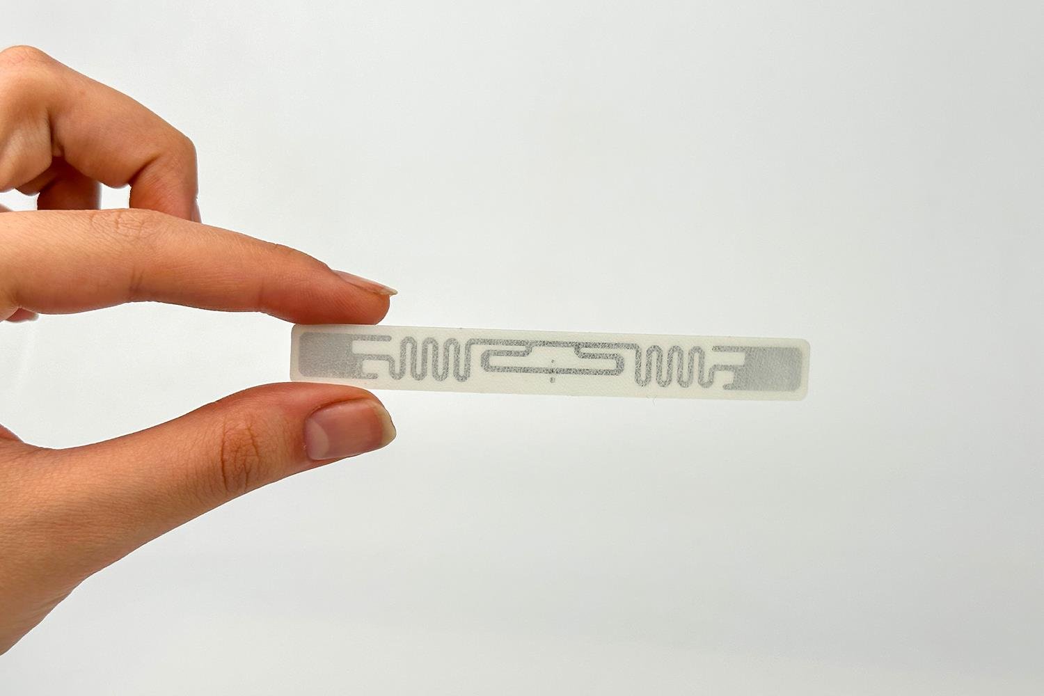 Yüksek Performanslı 98x12 mm U9 UHF RFID Etiketi