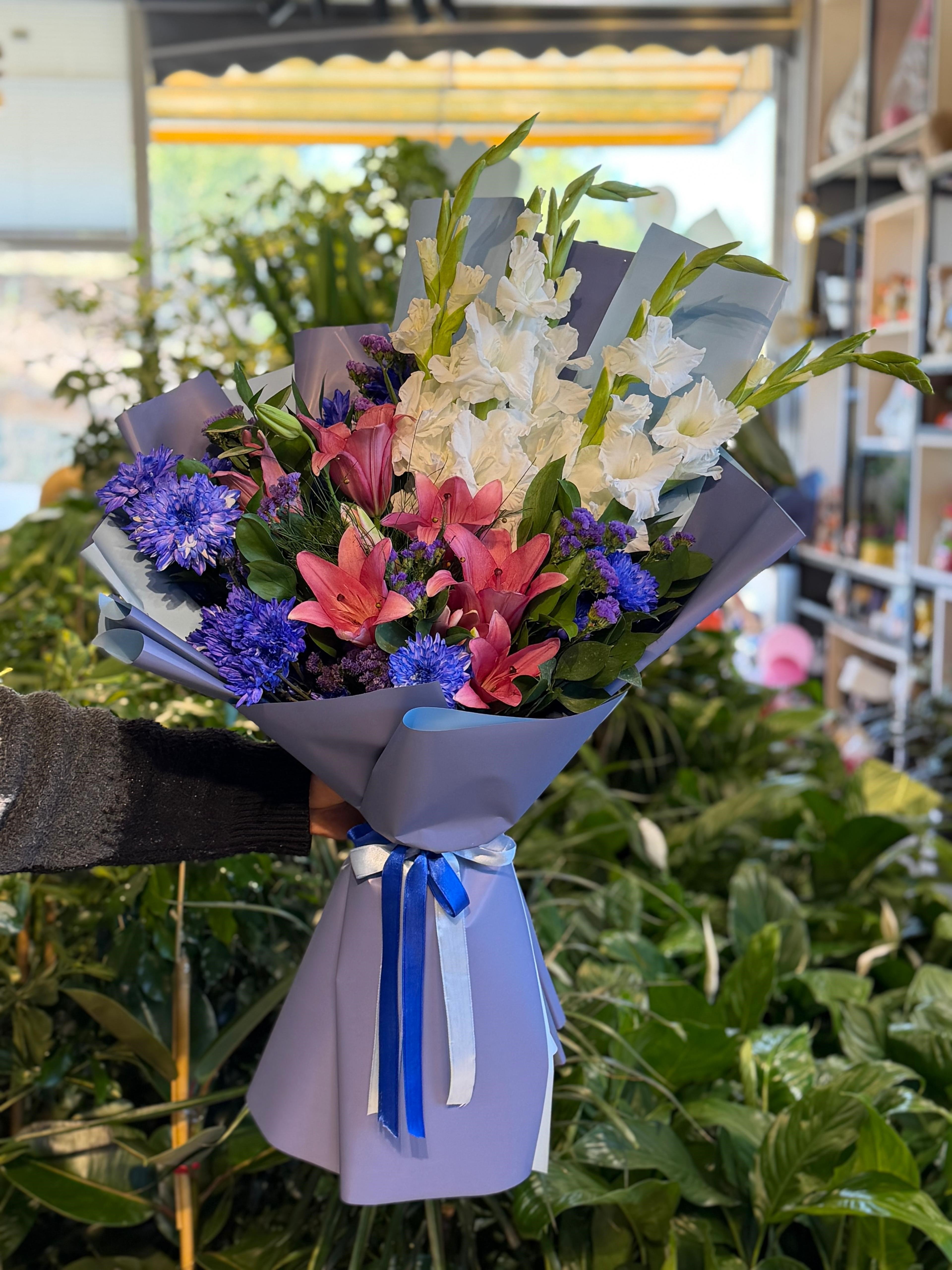 Beyaz Glayör Pembe Lilyum Buketi