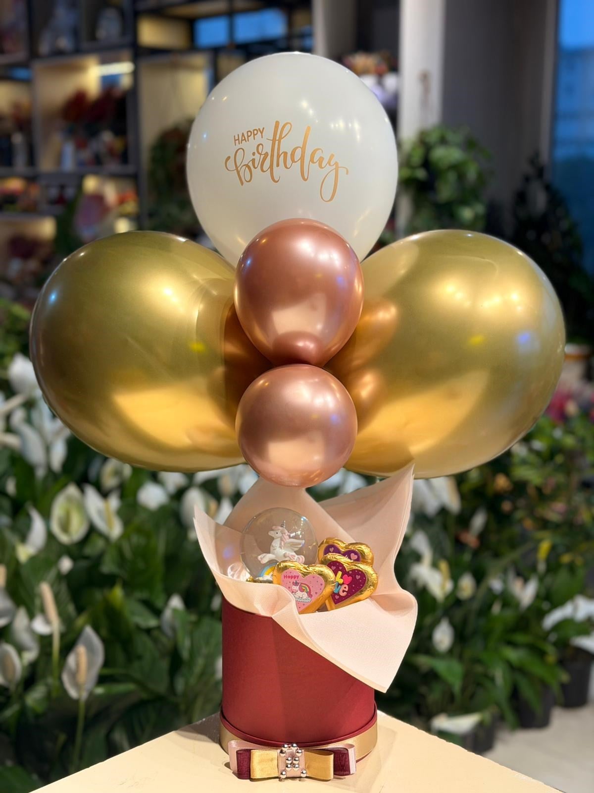 Bordo Kutu İçerisinde Kar Küresi Çikolata Balon Aranjmanı