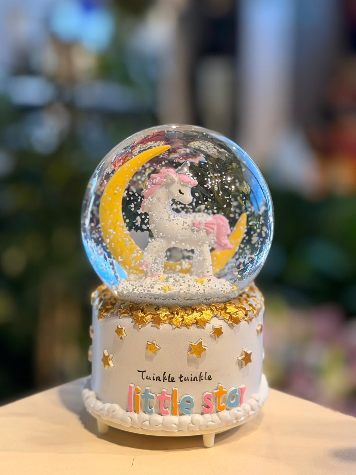 Büyük Boy Motorlu Işıklı Little Star Kar Küresi