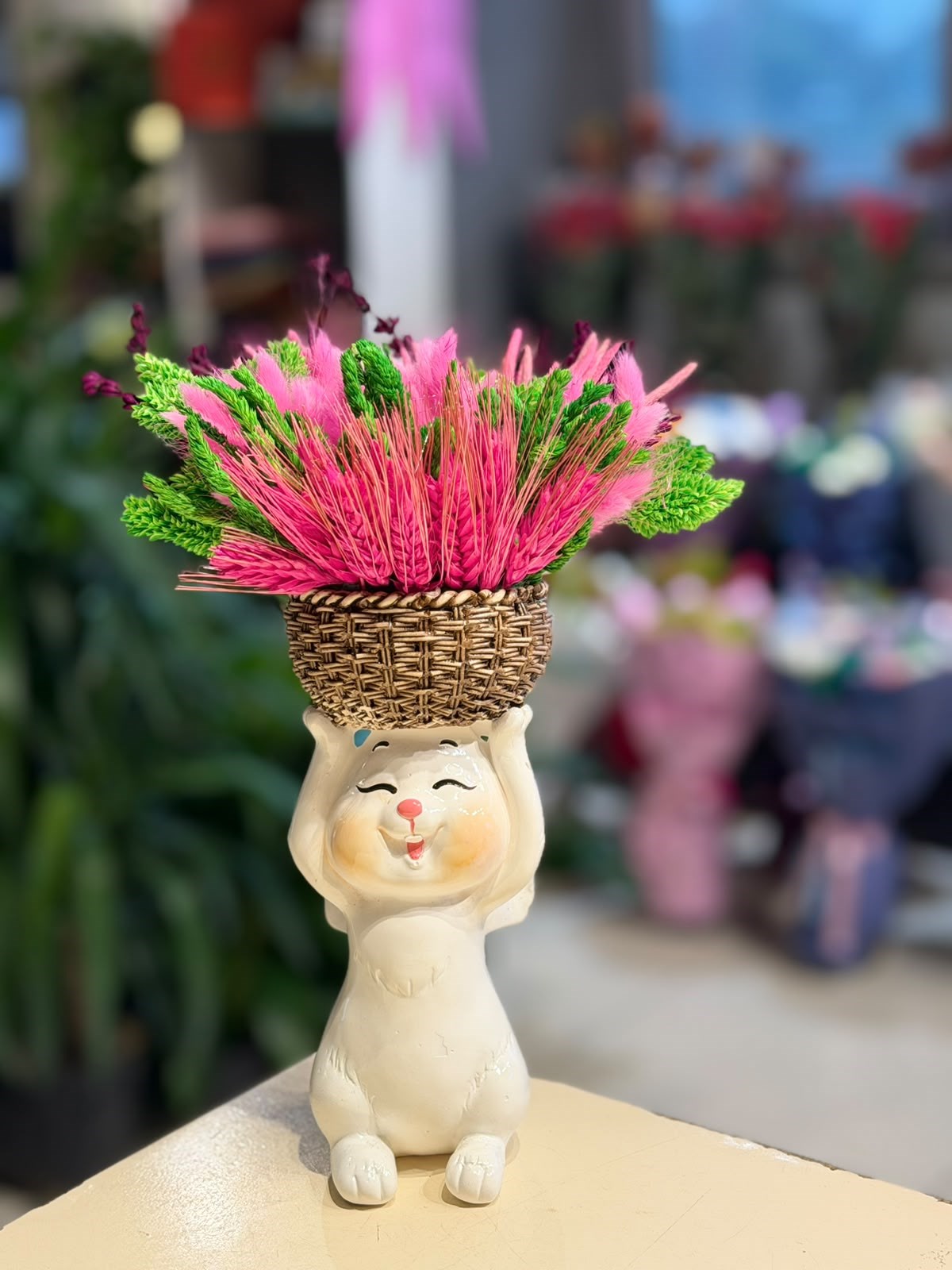 Capybara Seramik İçerisinde Kuru Çiçek