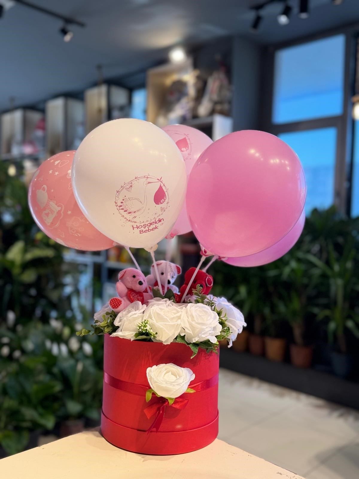 Kırmızı Büyük Kutu İçerisinde Yapay çiçek Aranjmanı Peluş Ayıcık Pembe Balon