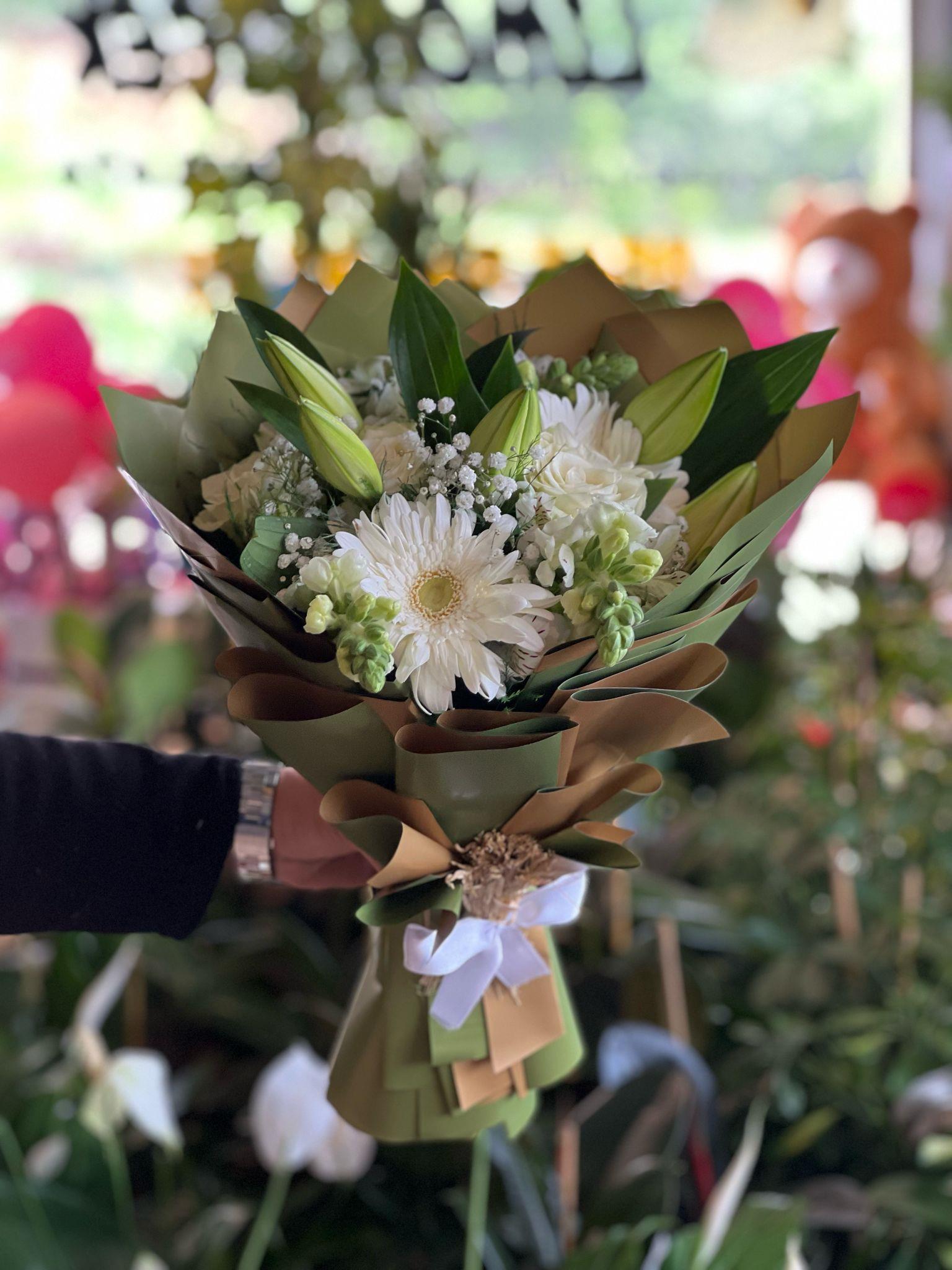 Lilyum Beyaz Gül Gerbera Buketi 