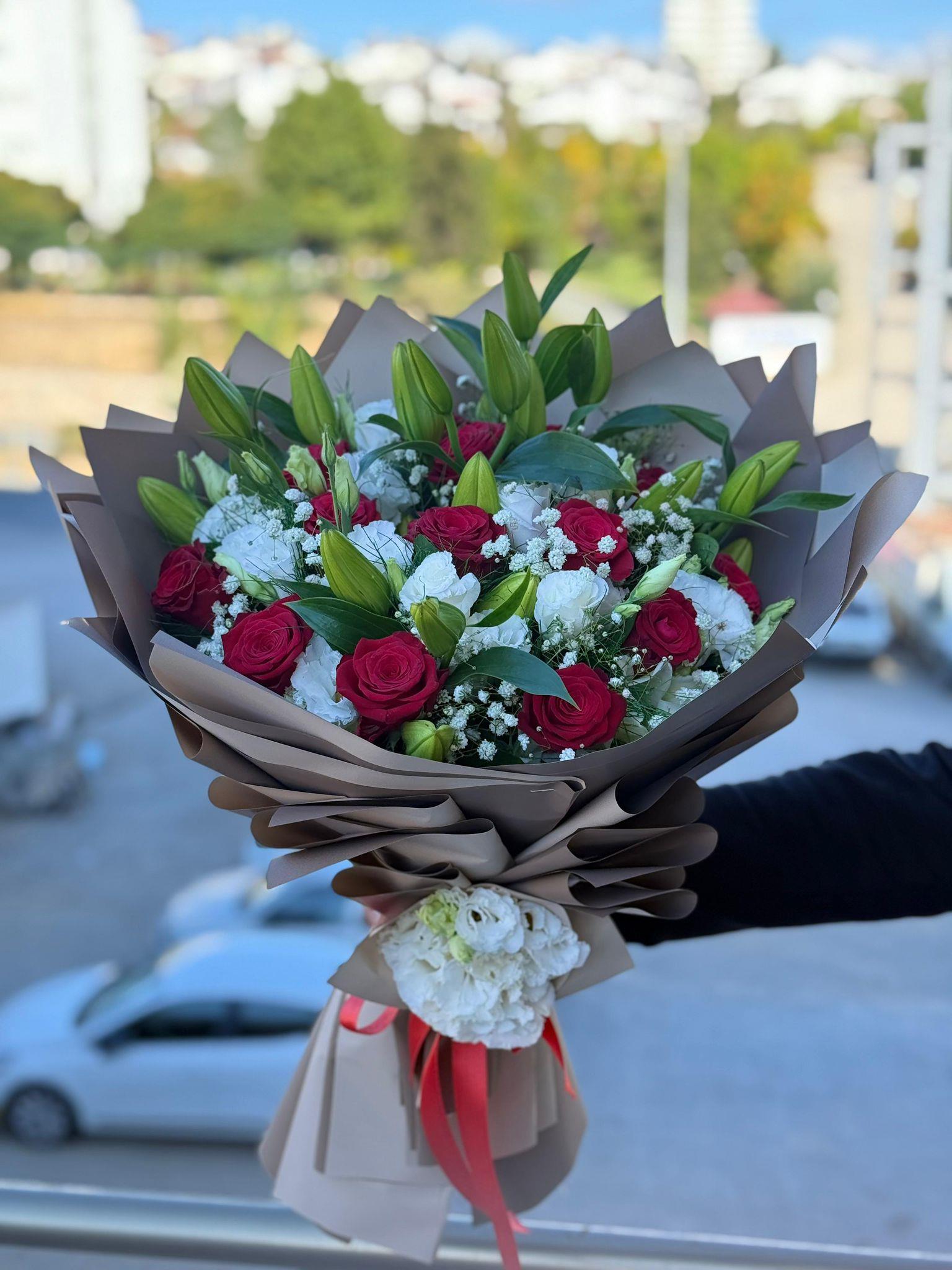 Lilyum Gül Lisyantus Buketi