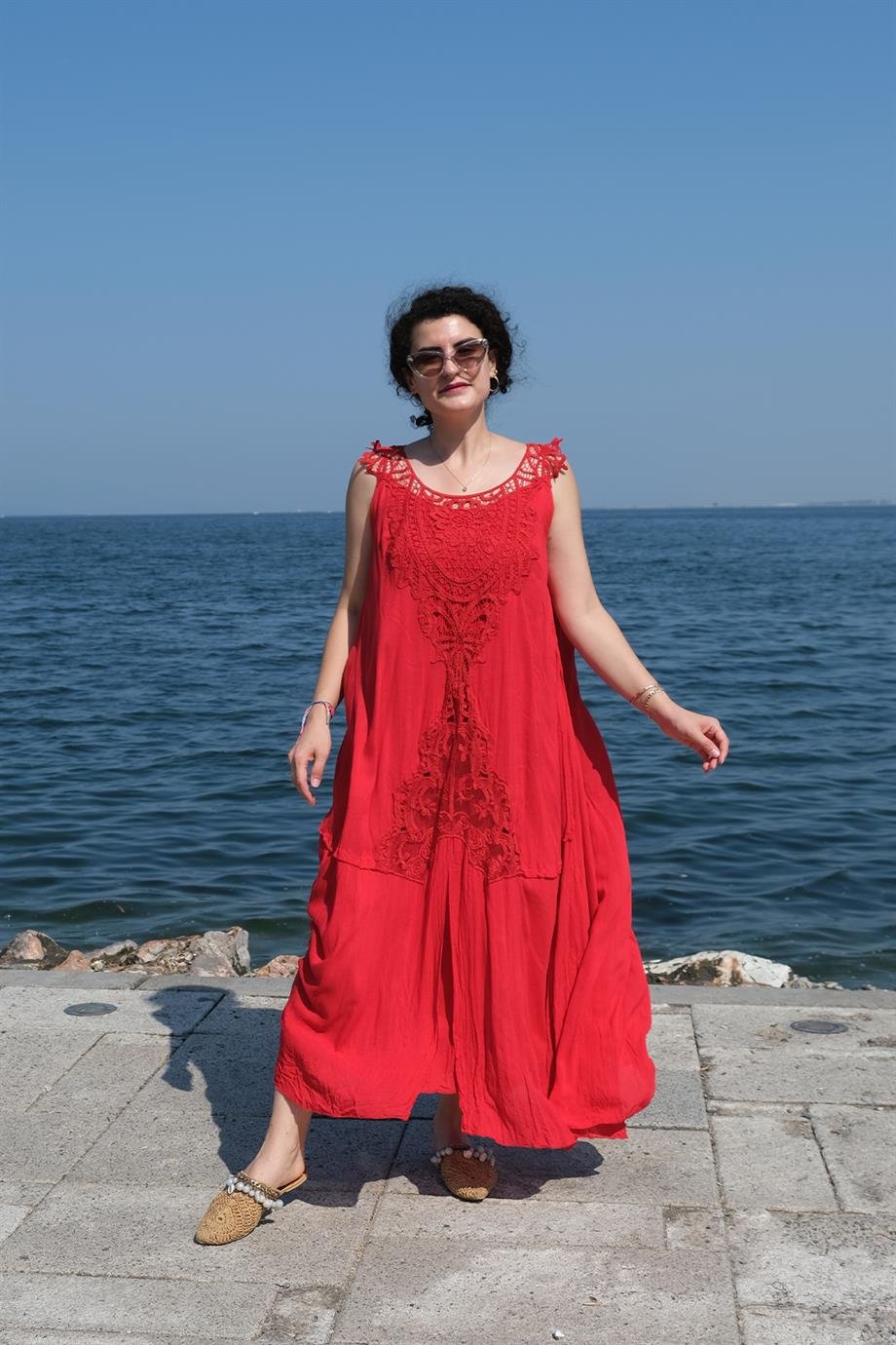 İtalyan Pamuk Dantel Detaylı Uzun Elbise Kırmızı