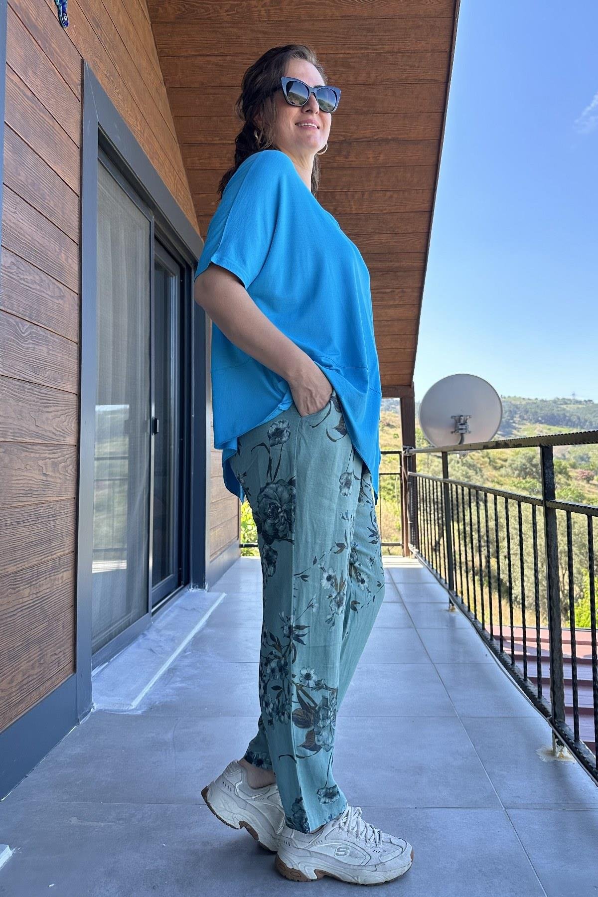  Ön Üçgen Detaylı T-shirt Mavi