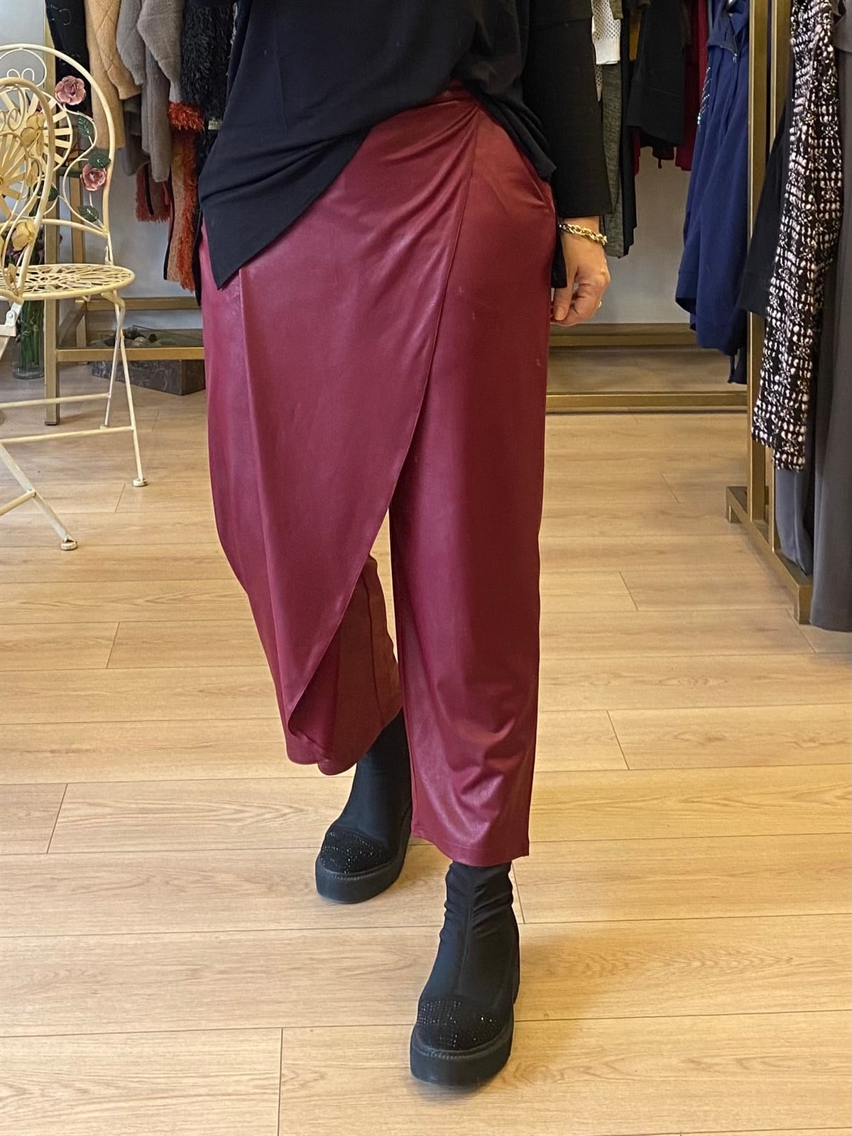 Anvelop Detaylı Deri Görünümlü Pantolon Bordo