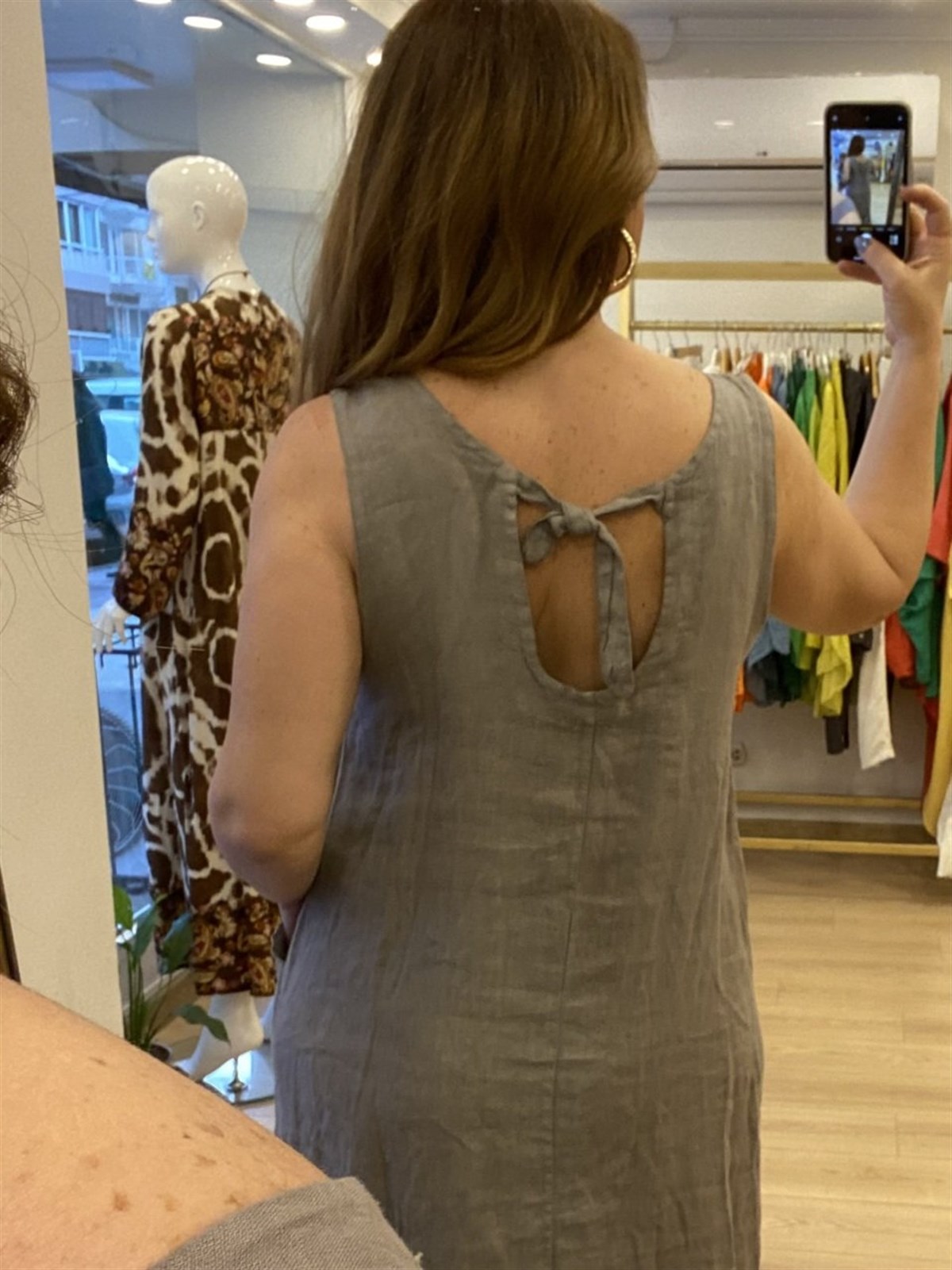 Arkası Pencere Detaylı Keten Elbise Gri