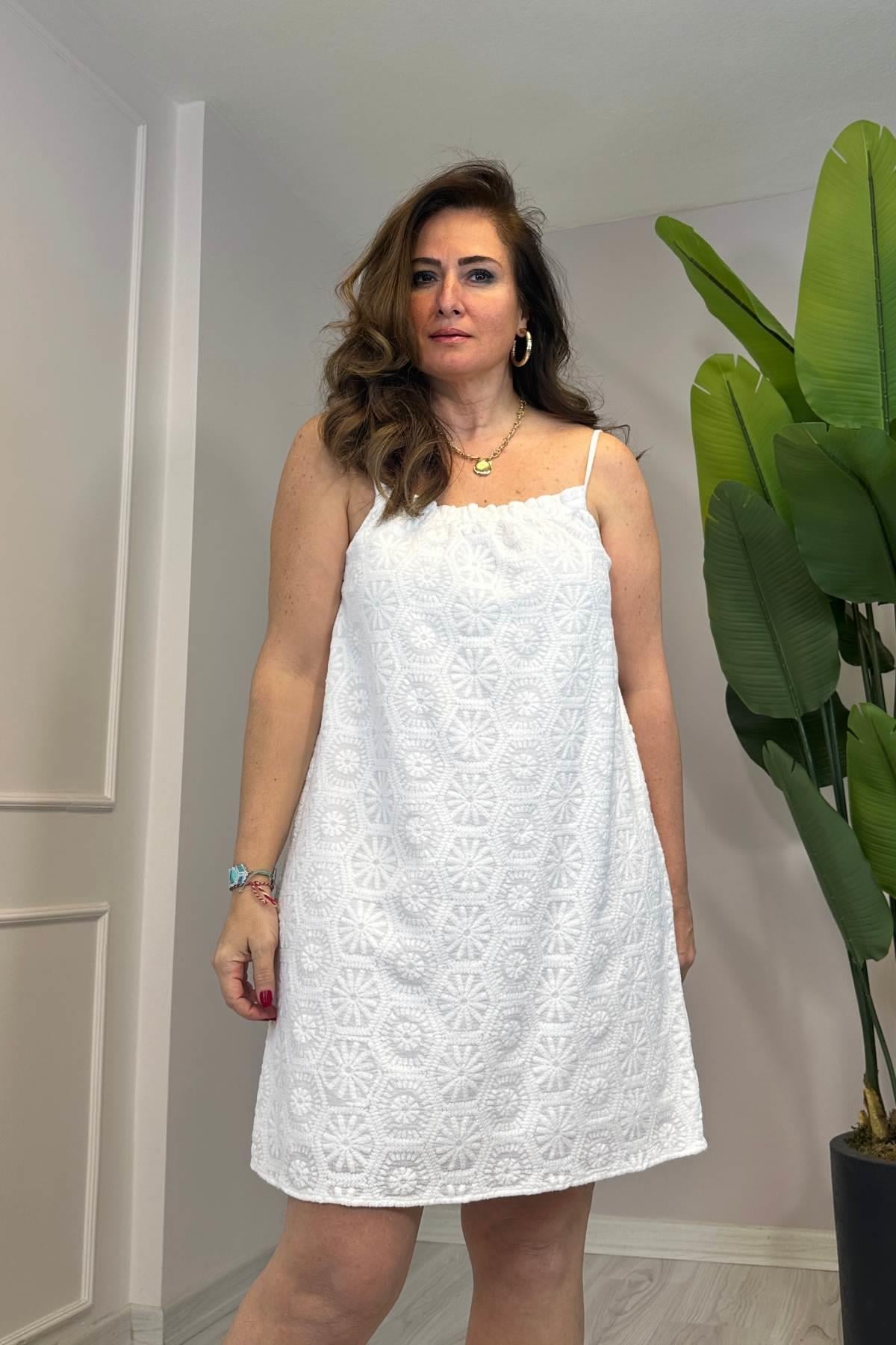 Askılı Ön Nakış Detaylı Elbise Beyaz
