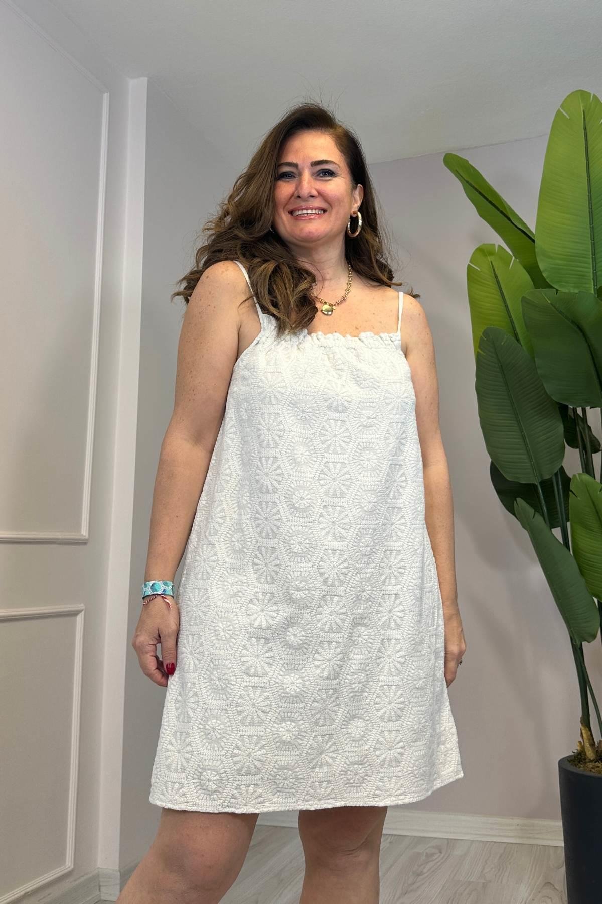 Askılı Ön Nakış Detaylı Elbise Krem