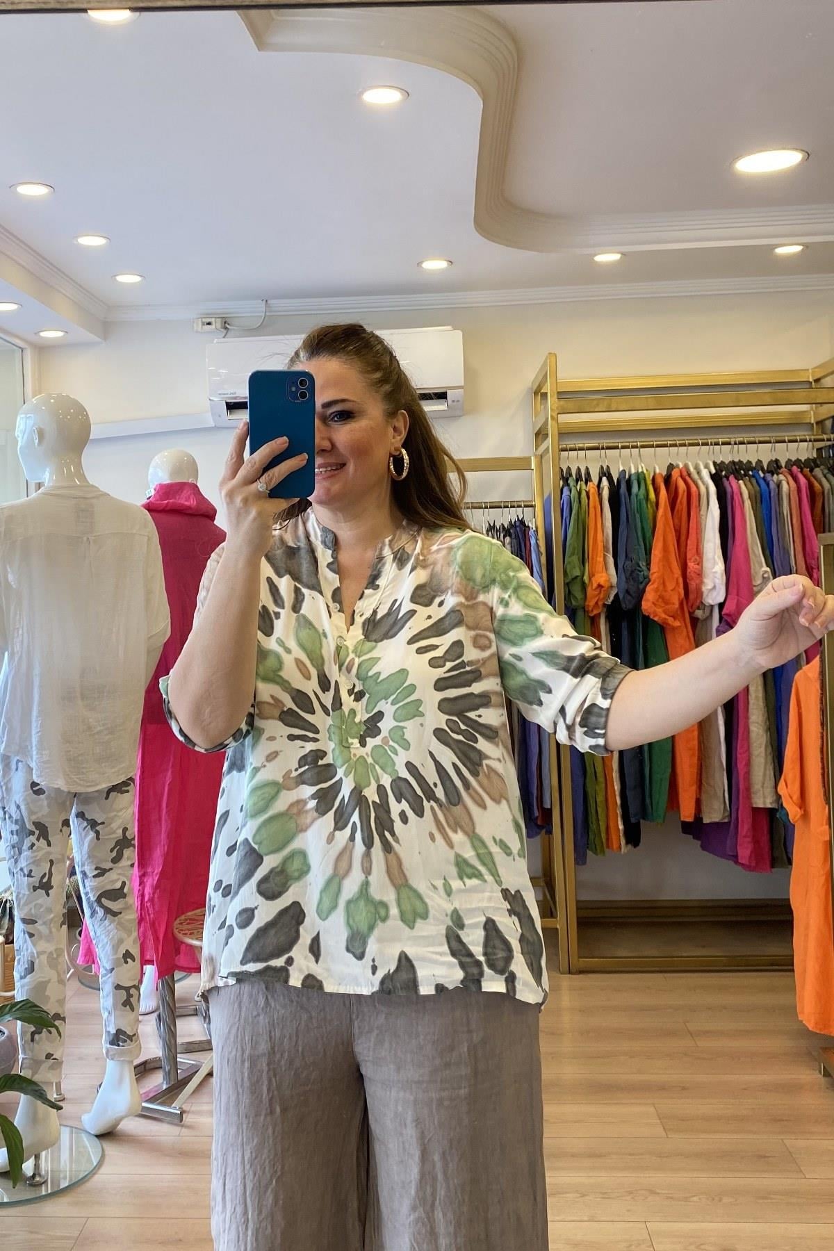 Batik Desenli Yarım Düğmeli Gömlek Kahverengi