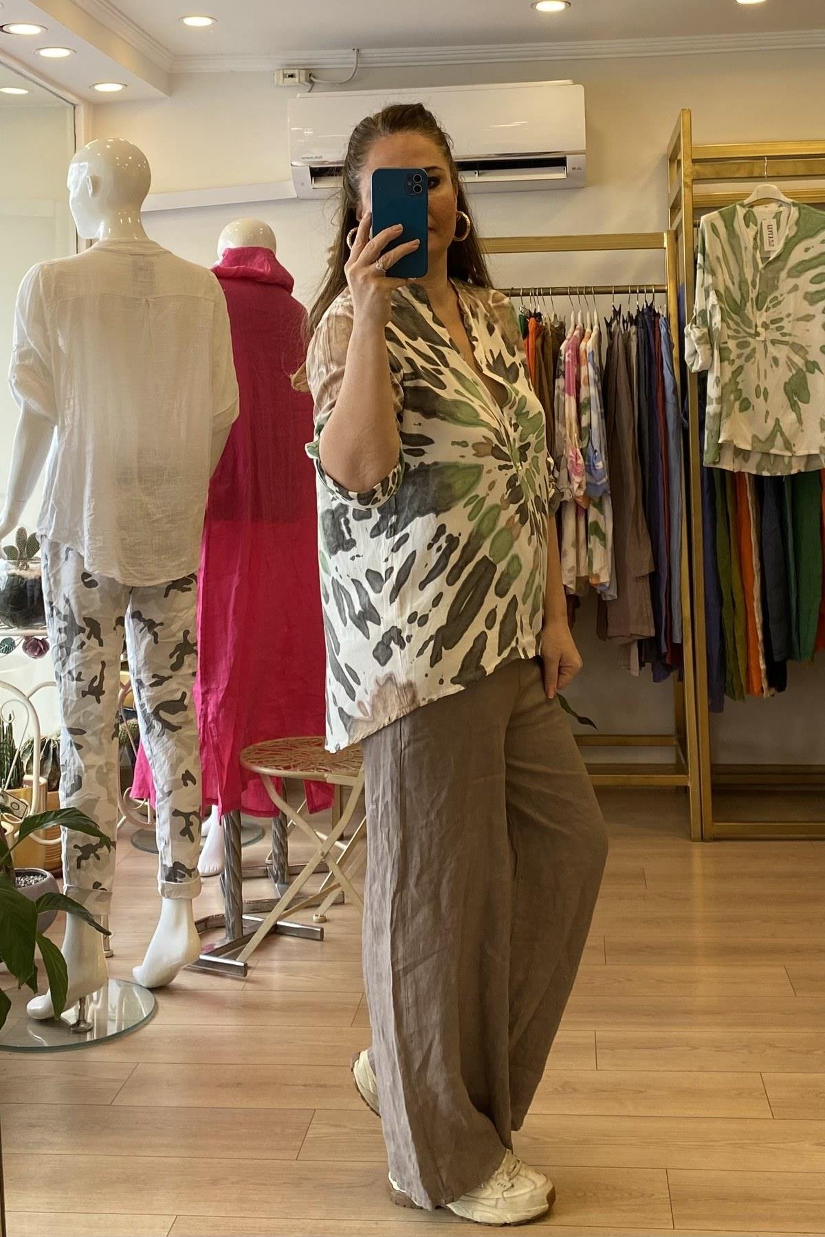 Batik Desenli Yarım Düğmeli Gömlek Kahverengi