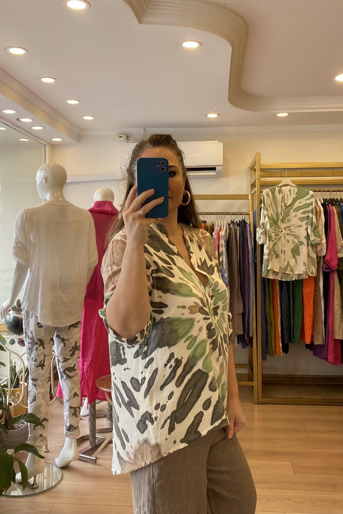 Batik Desenli Yarım Düğmeli Gömlek Kahverengi
