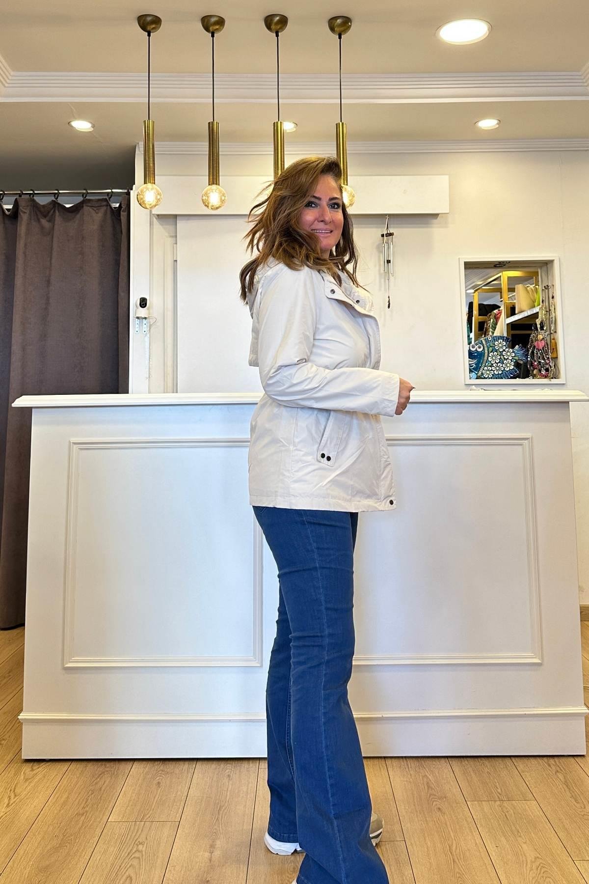 Bel Büzgü Detaylı Kapşonlu Trençkot Bej 