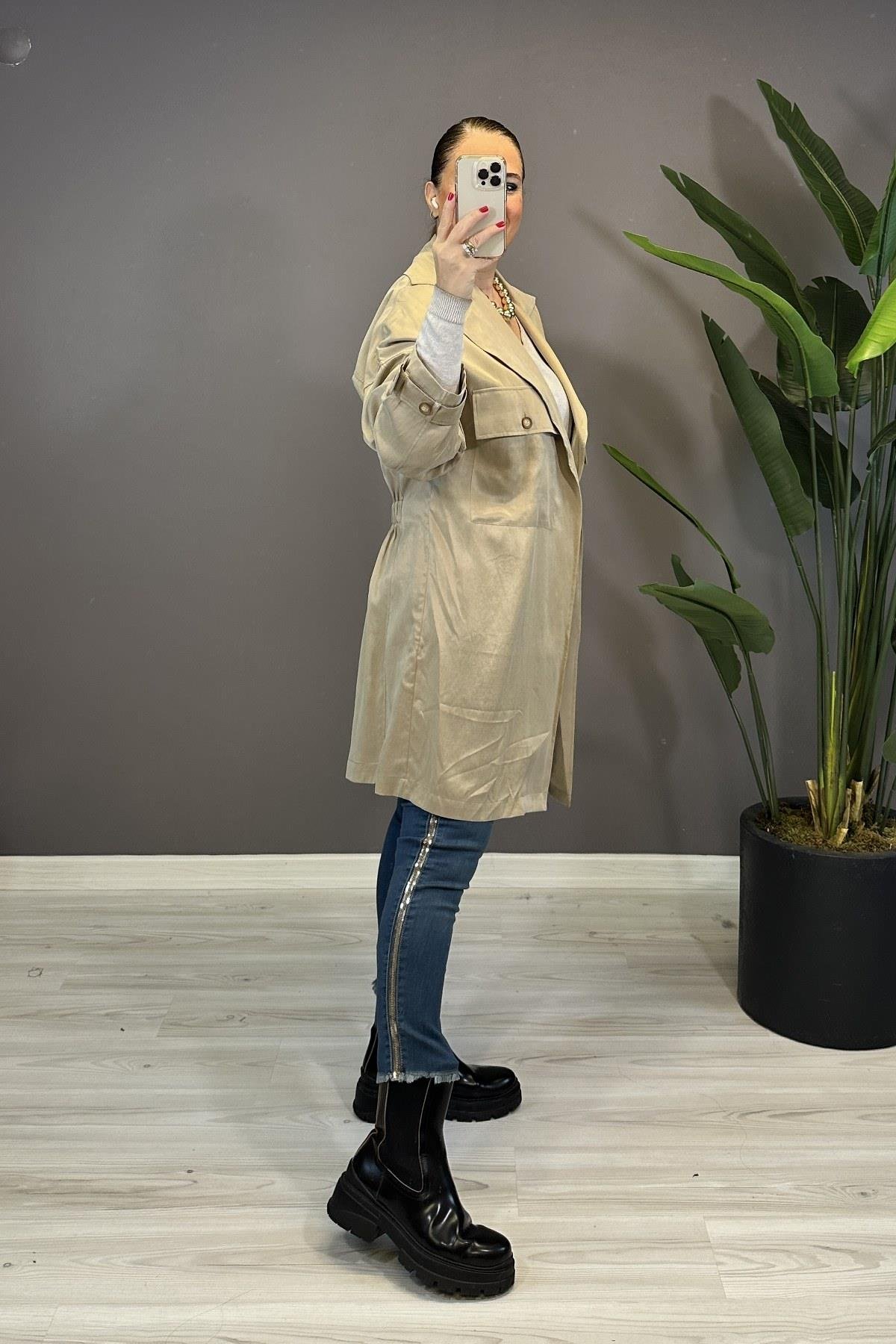 Bel Lastik Detaylı Bilek Bantlı Trençkot Bej