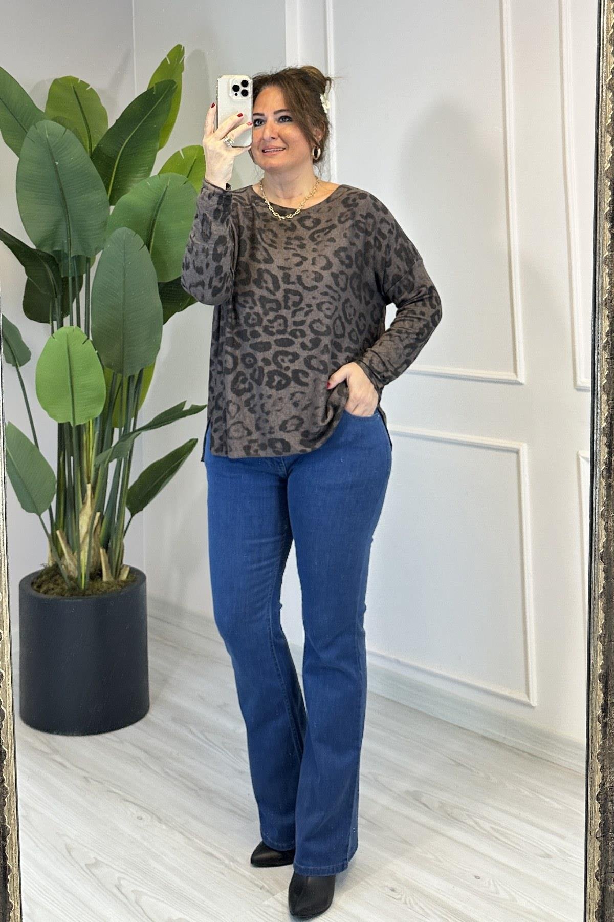 Benekli Desenli Yuvarlak Yaka Triko Bluz Kahverengi