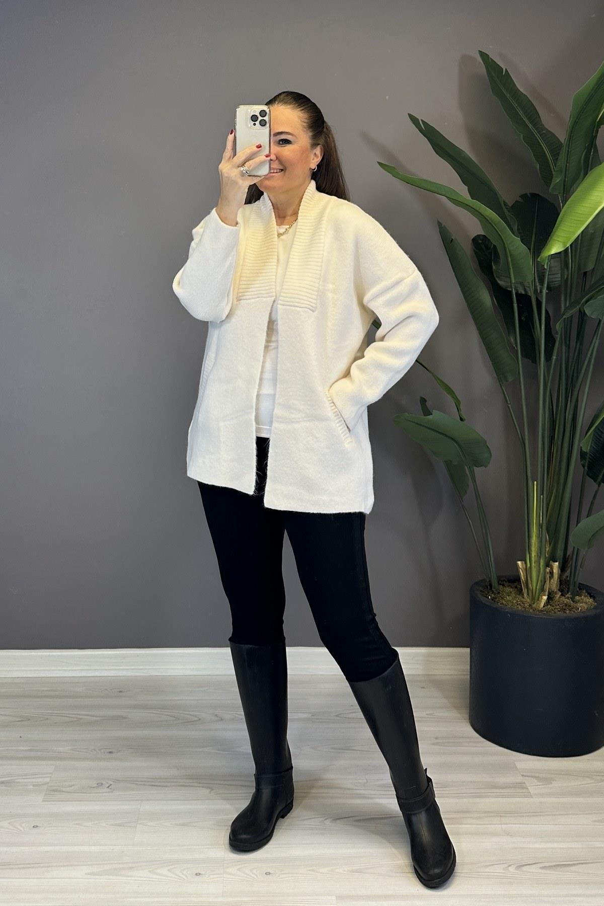 Cepli Düz Hırka Krem