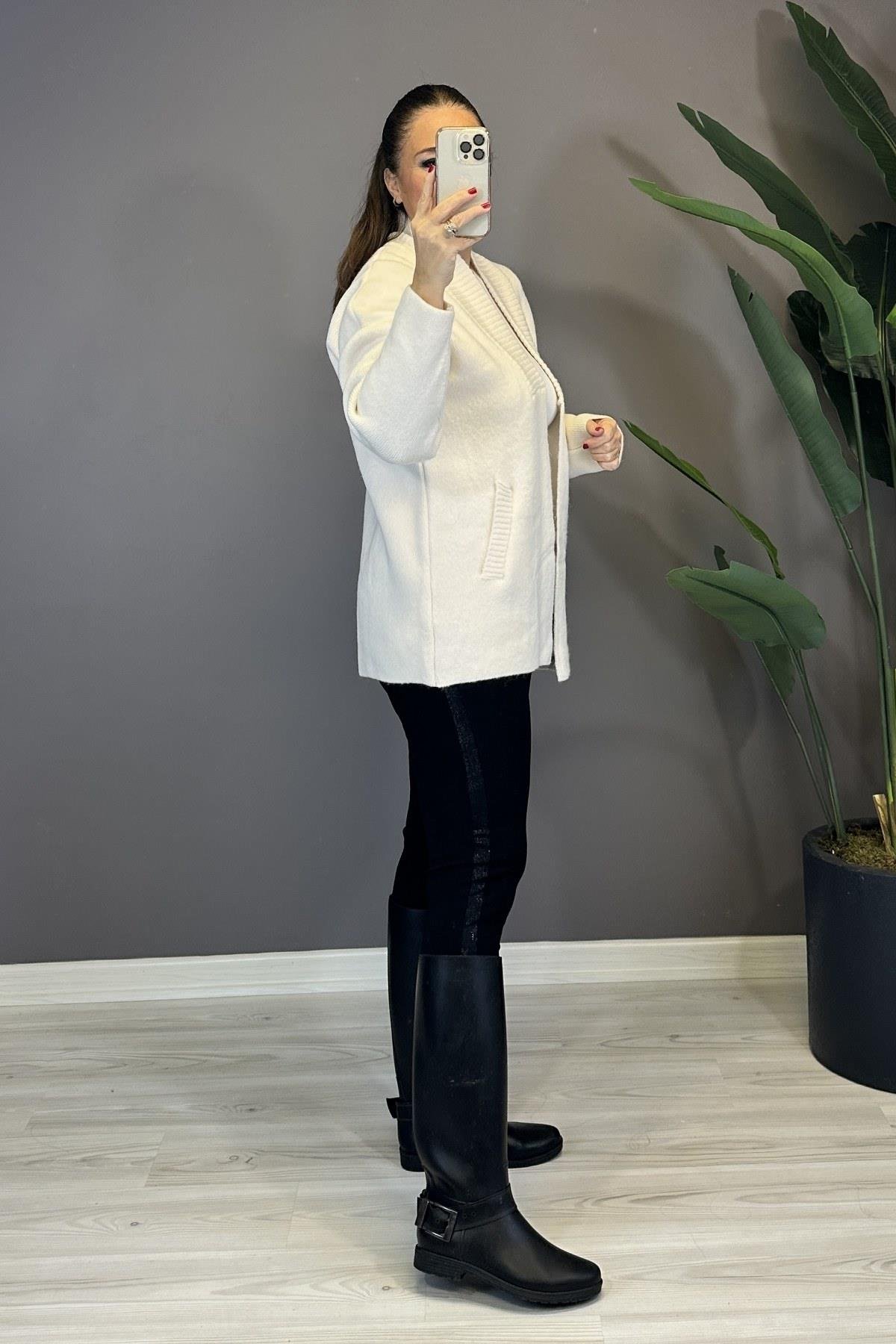 Cepli Düz Hırka Krem