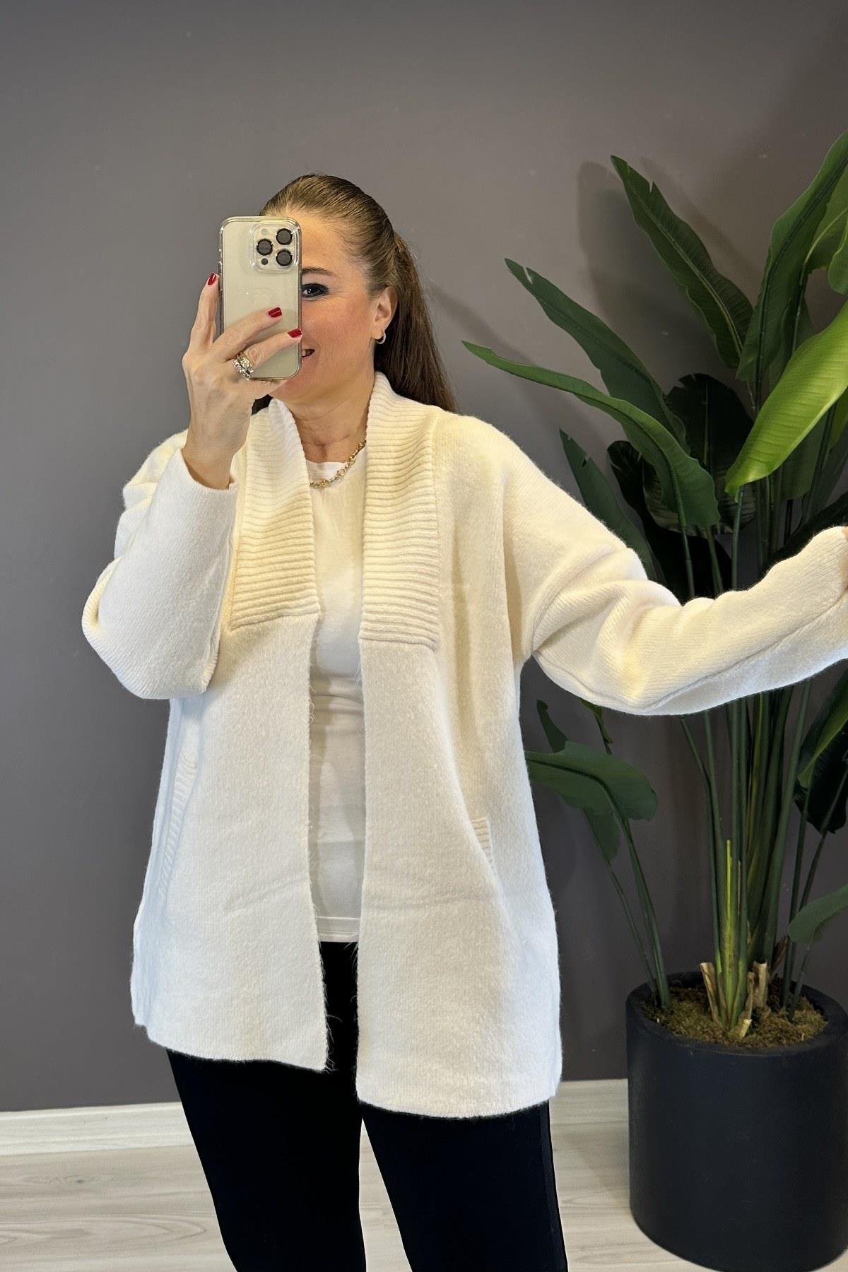 Cepli Düz Hırka Krem